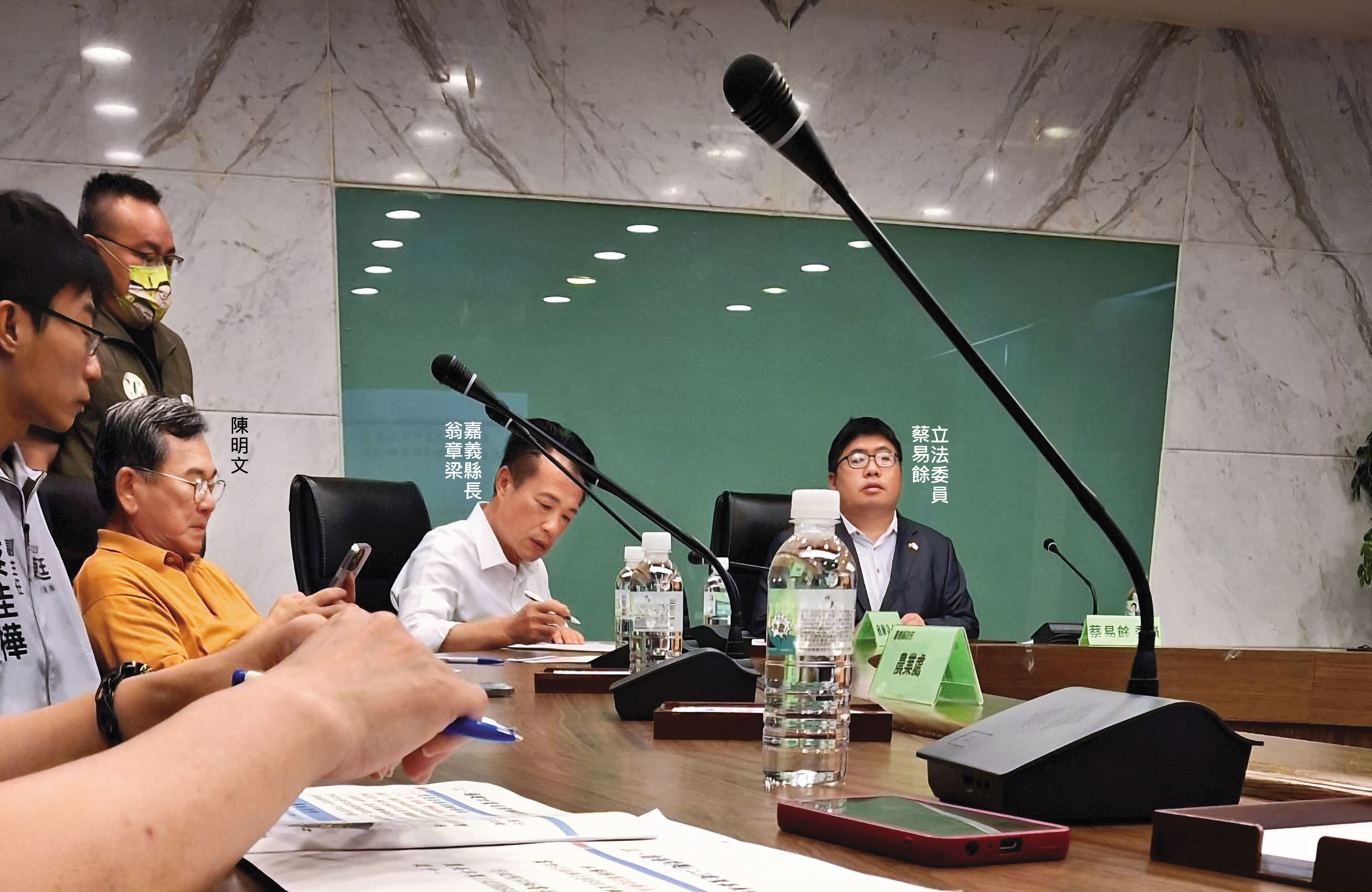 前立委陳明文遭控不請自來，在會議中對官員下指導棋、嗆聲。（讀者提供）