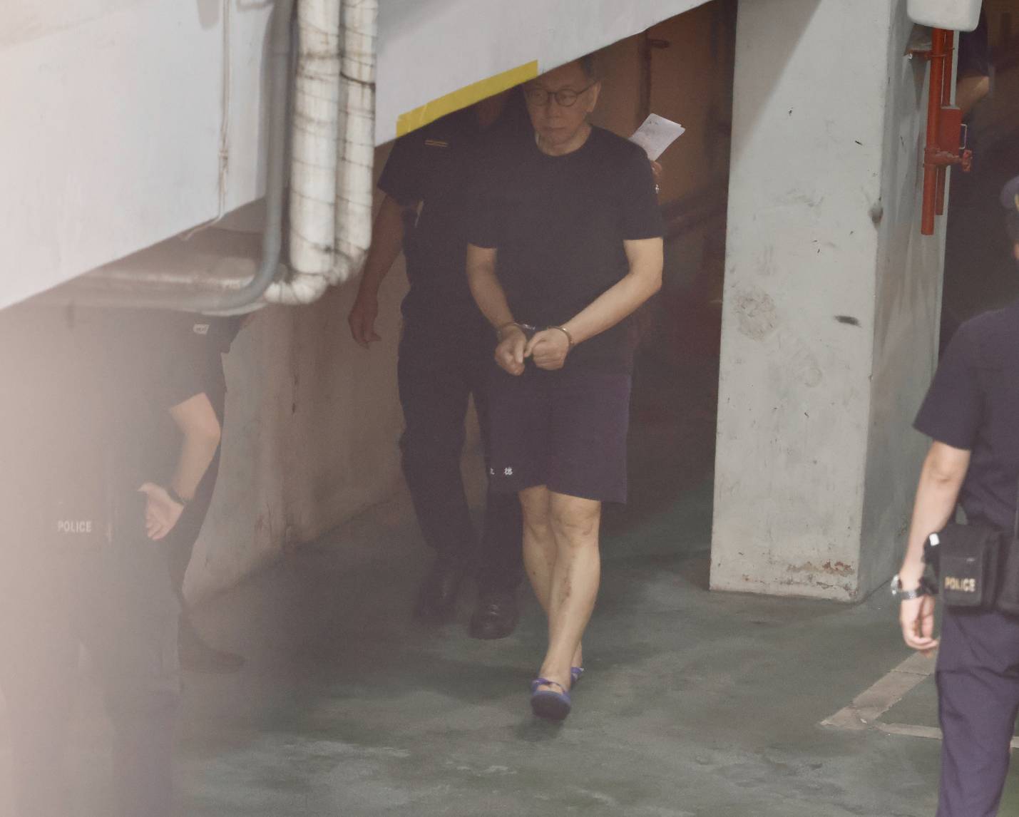 民眾黨前主席柯文哲涉京華城弊案遭羈押約10個月,民眾黨與柯妻陳佩琪卻痛批司法不公。