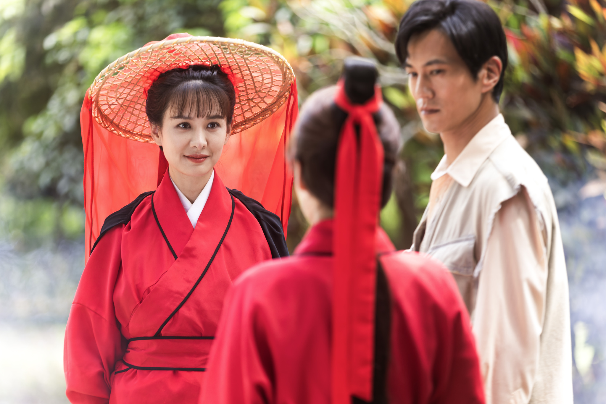 安心亞在《火車來去》中當替身遭情敵女明星刁難。（華視、公視台語台提供）