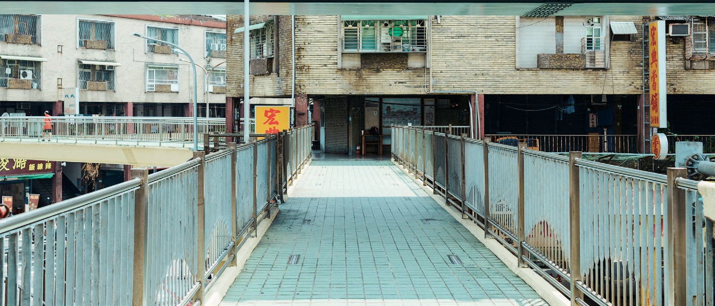 華江整建住宅天橋是韓國女團NewJeans的MV拍攝地點。（圖／台北市文化局）
