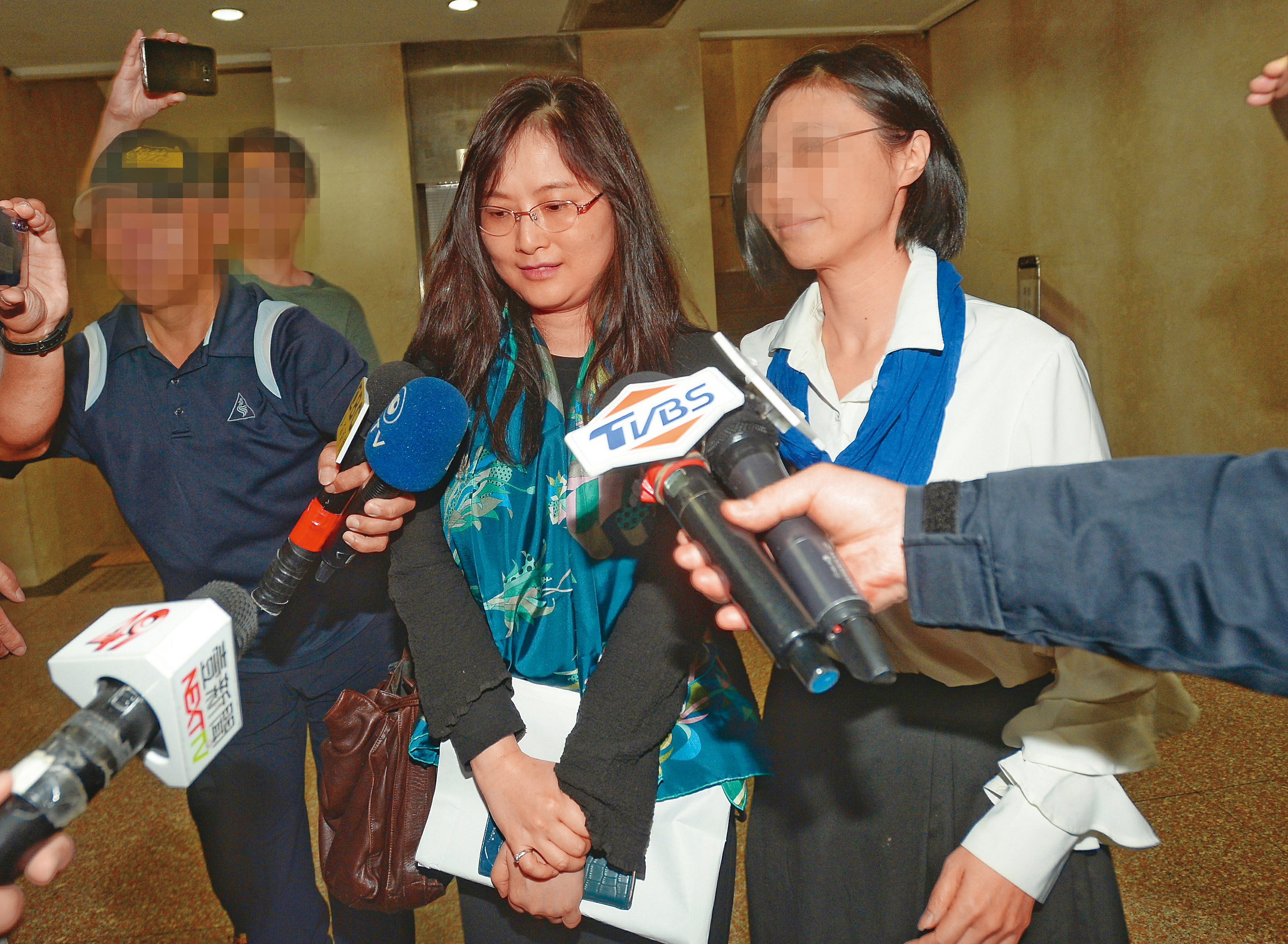 王文洋與呂安妮(右二)分手後,曾因呂安妮讓他見不到兩人所生的兒子,而提起訴訟。