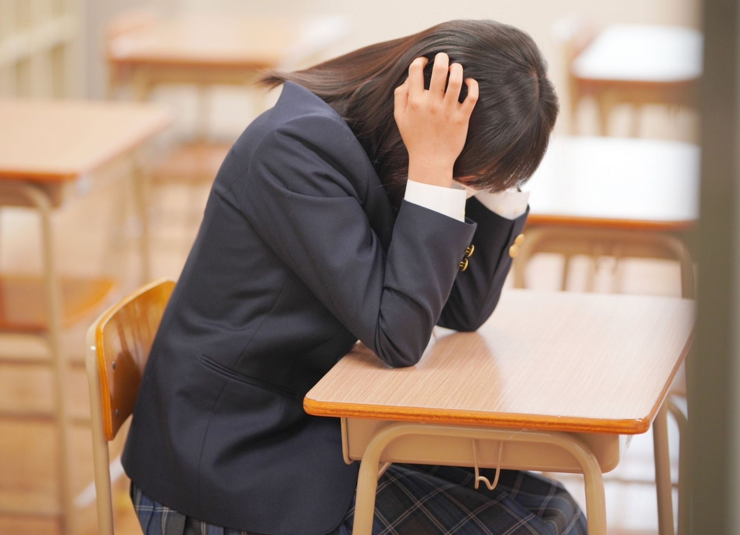 一名媽媽透露,就讀國中的女兒對抖音不感興趣,沒想到遭班上同學嘲笑霸凌。(示意圖,photoAC)