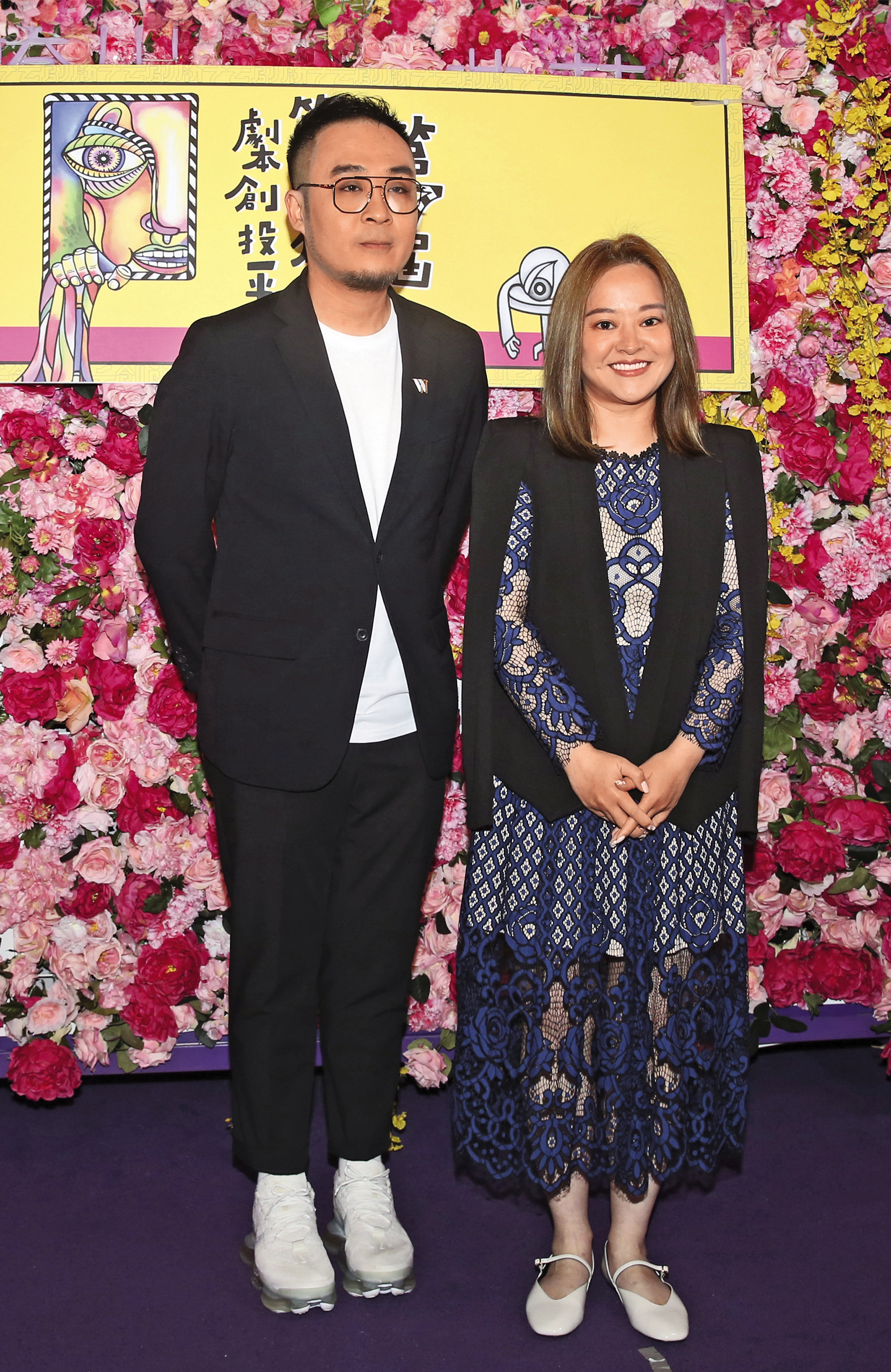 何嘉文（右）3月以行銷公司董事長身分與合夥人出席劇本創投春酒。