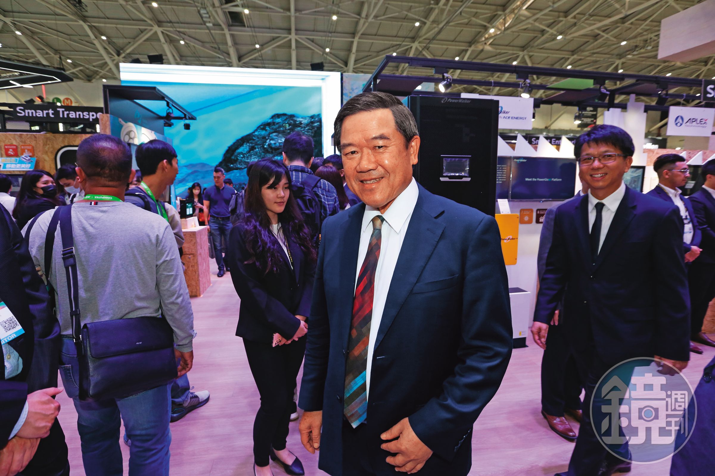 陳其宏以「通路先行」戰略攻生醫，佳世達醫療事業群營收將突破300億元。