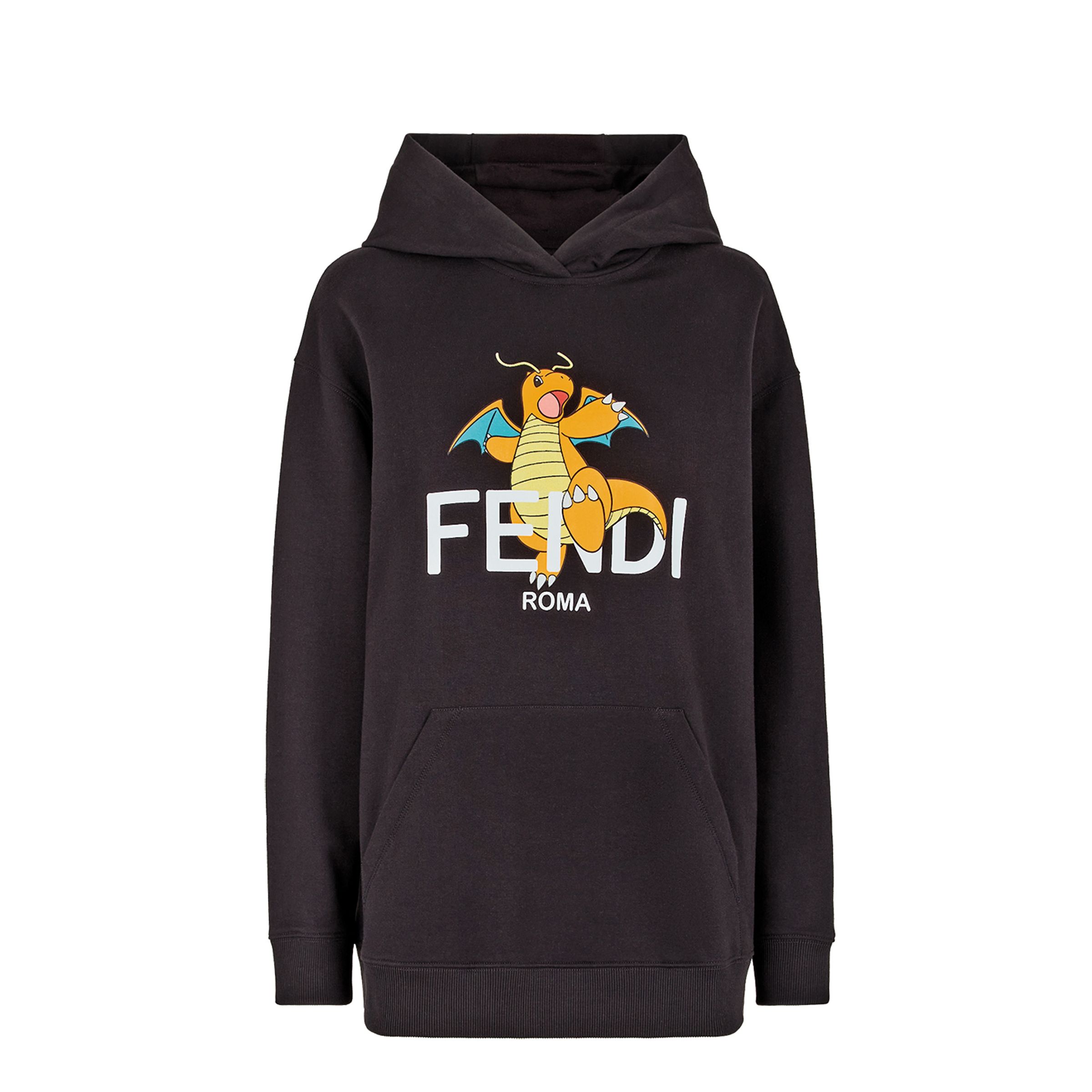 印有快龍圖案的FENDI x FRGMT x POKÉMON聯名系列連帽衛衣。價格店洽(FENDI提供)