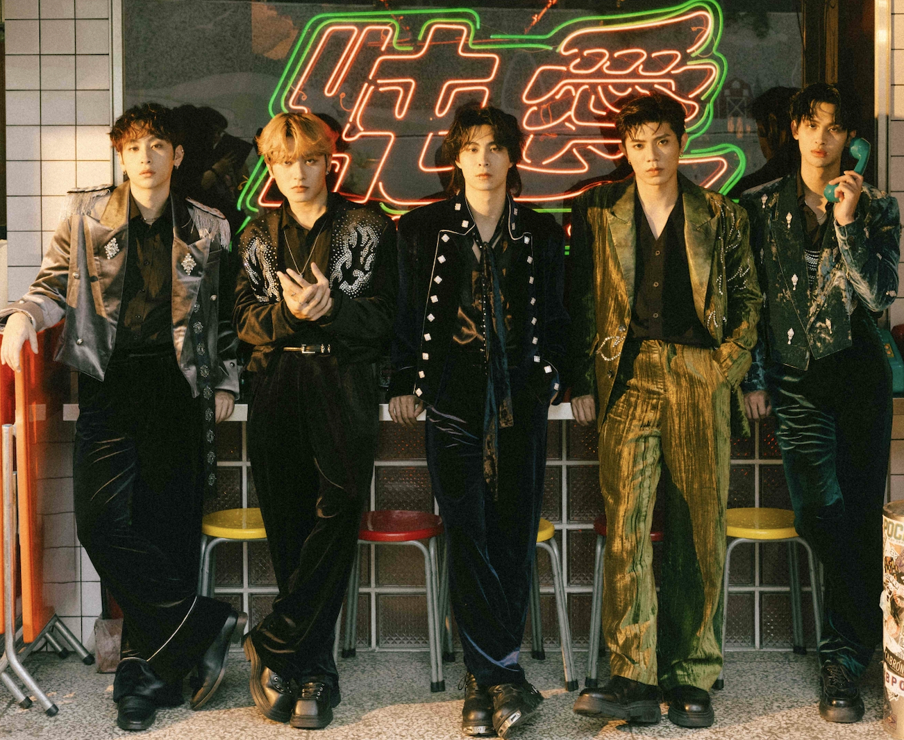 FEniX為了挑戰〈千禧飲茶〉的粵語歌詞費盡心思，經歷多次錄製與重新編曲。（踢帕娛樂提供）