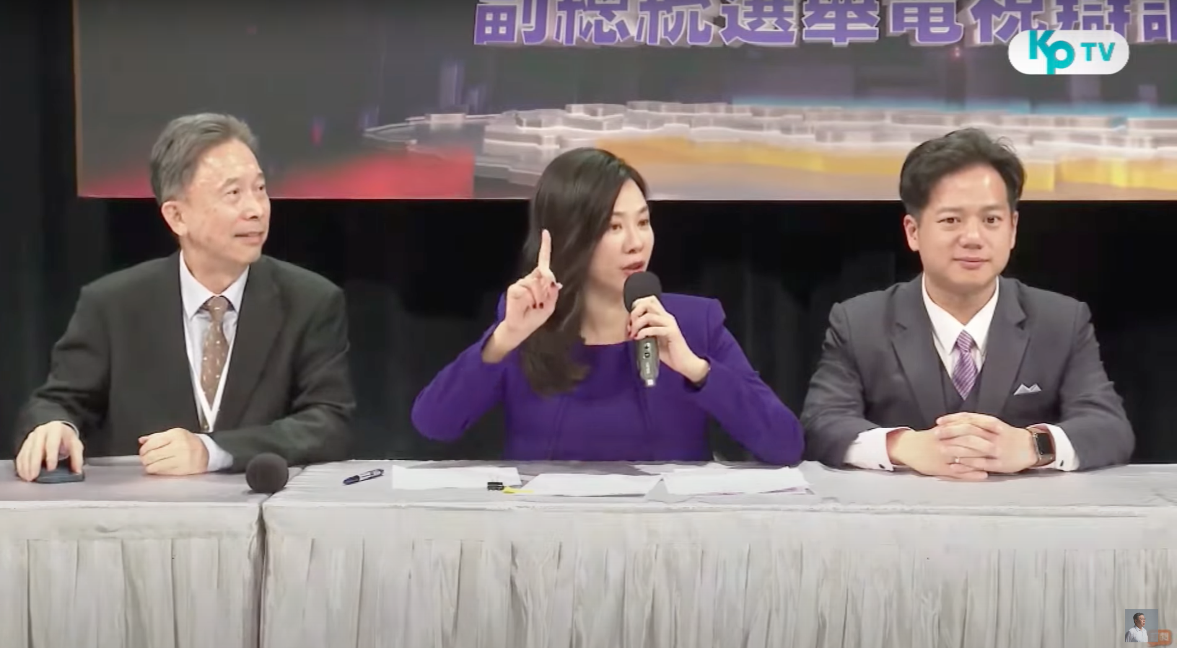 賀瓏親邀上節目,還說會準備她最愛的威士忌,吳欣盈則笑回要喝「單一麥芽」(Single Malt)威士忌。(翻攝自KP TV)