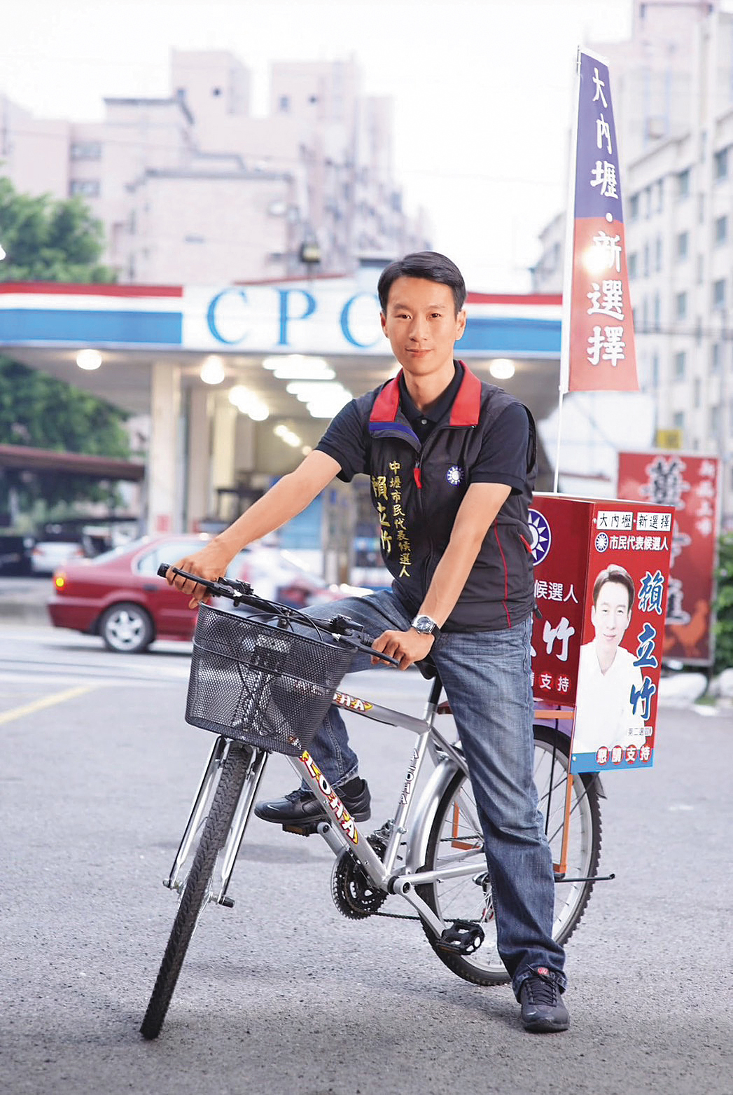 賴立竹曾當過中壢市民代表，還選過市議員及立委，長年勤跑地方，累積豐厚人脈。（賴立竹提供）