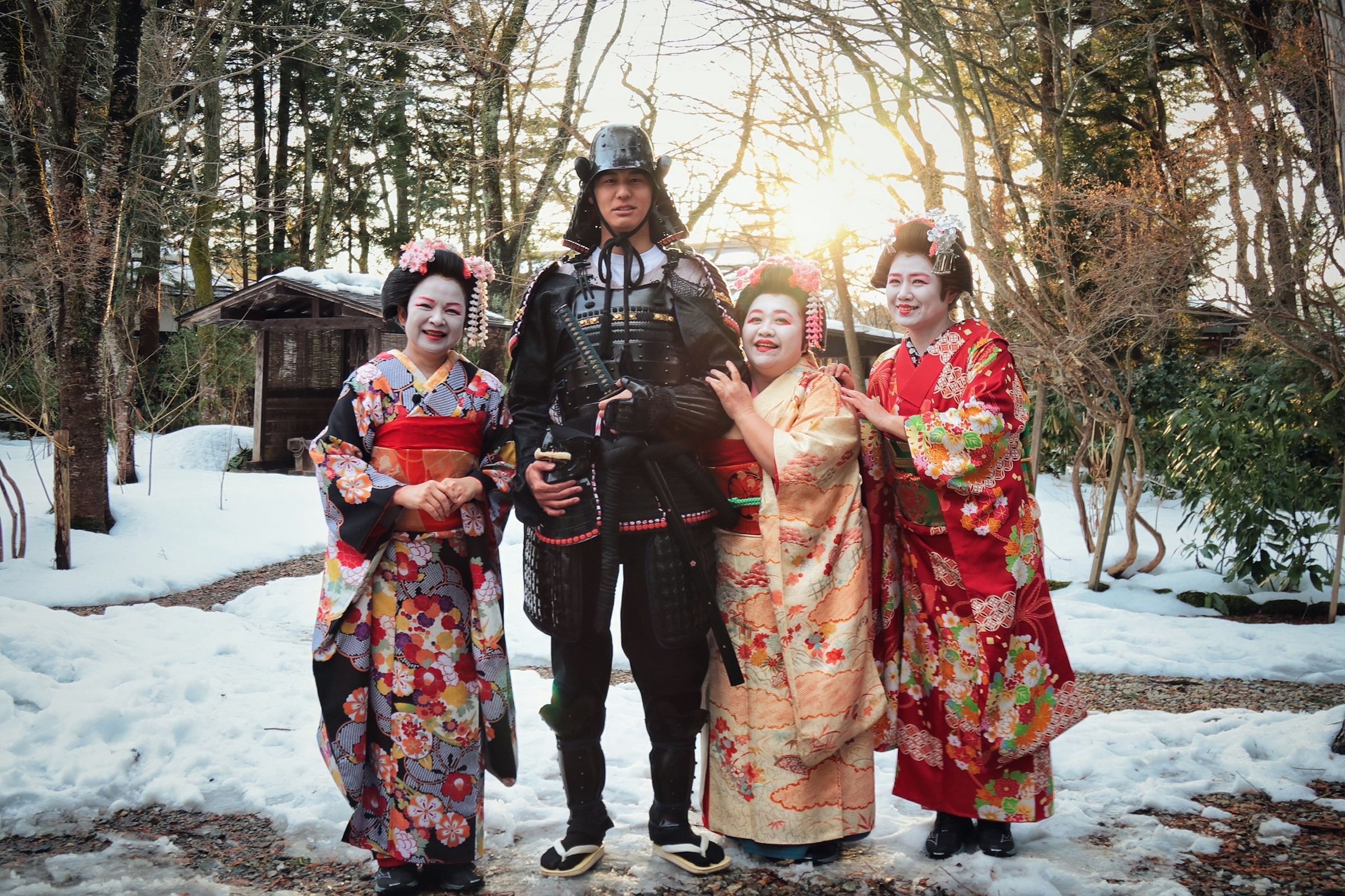 楊貴媚(左起)、嘉賓風田、鍾欣凌、嚴藝文在秋田體驗藝伎及古老的男女混湯文化。(桂田文創提供)