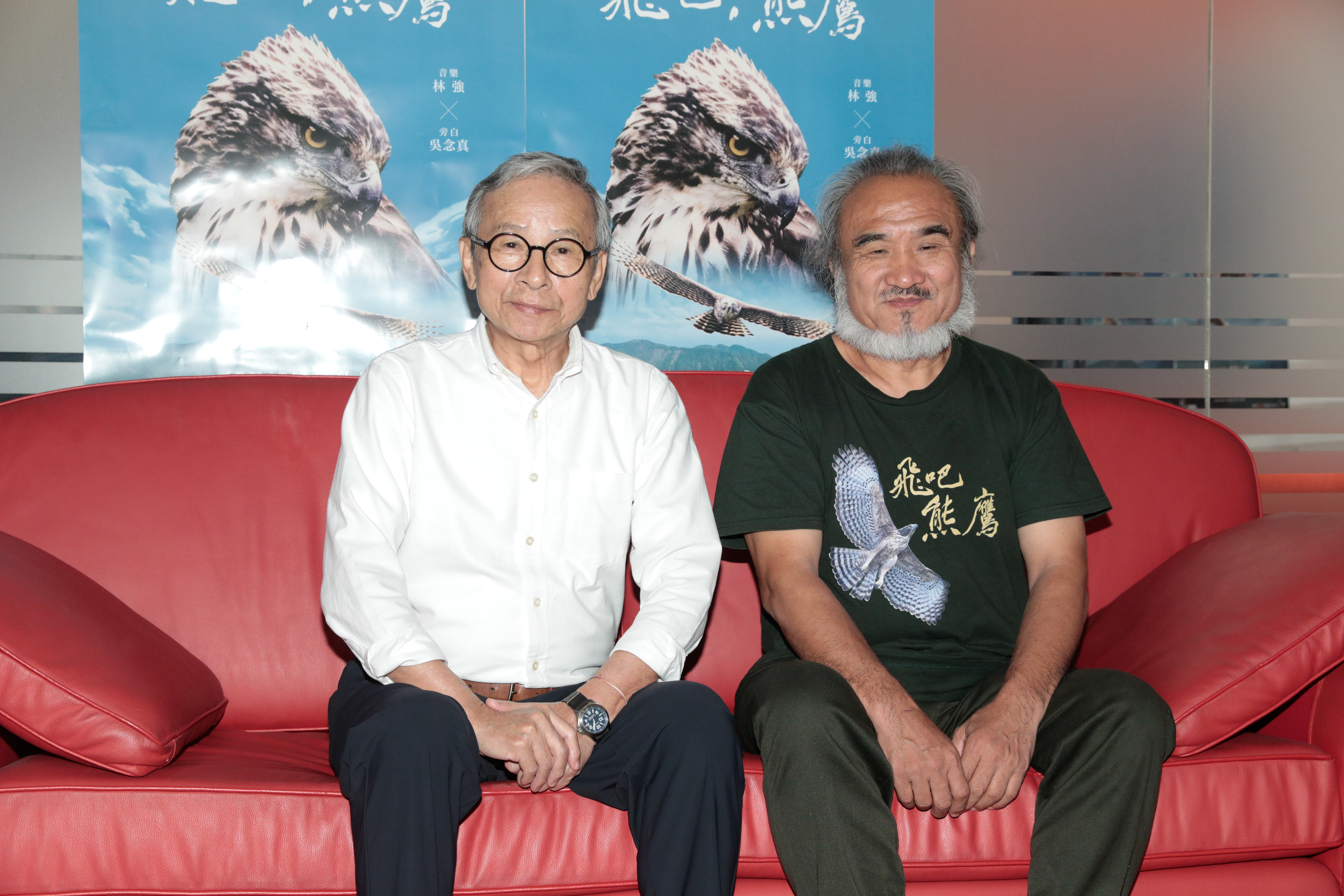 吳念真（左）與梁皆得（右）再次合作，完成自然生態紀錄片《飛吧！熊鷹》。