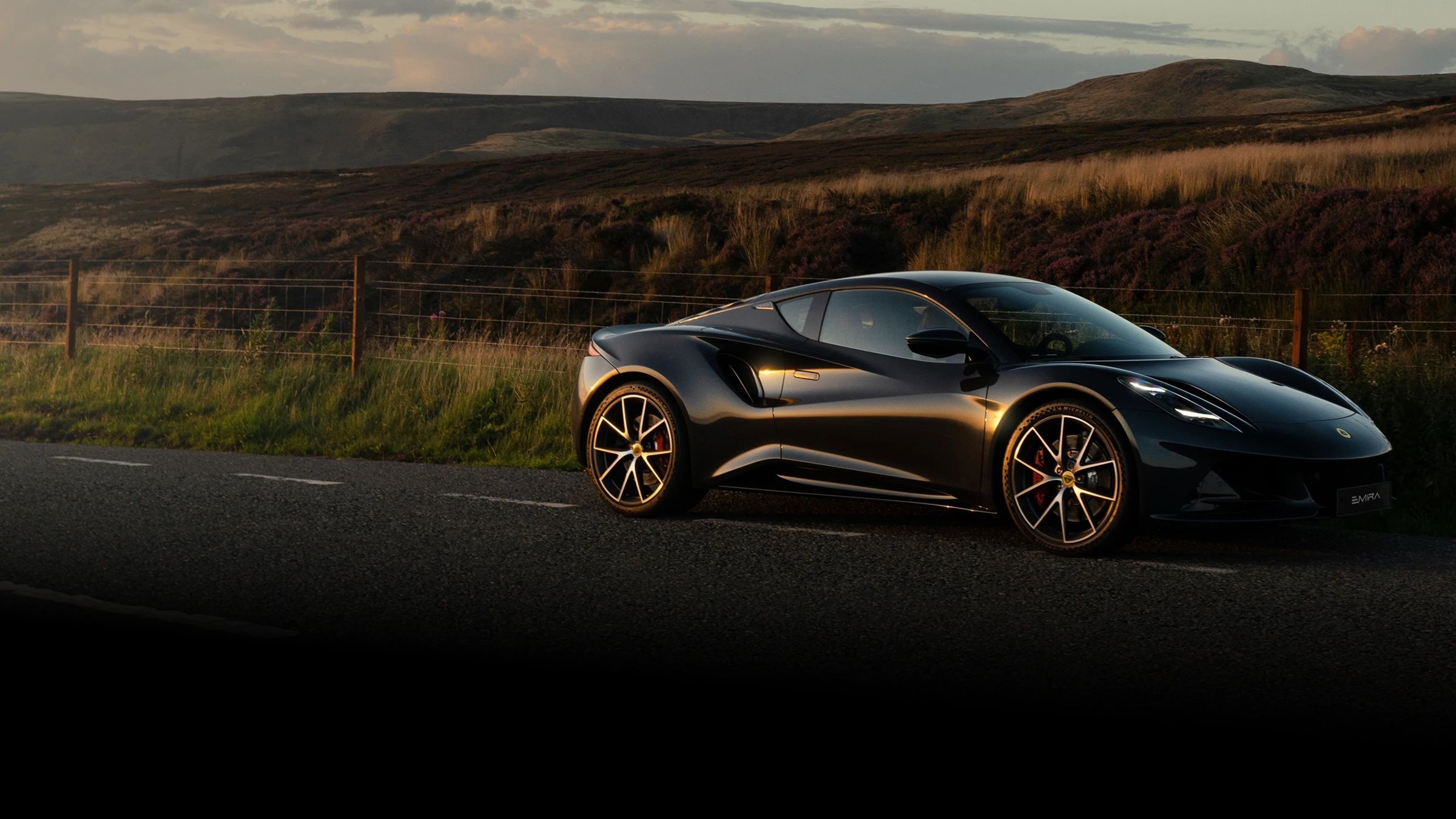 英國跑車製造廠「蓮花」（Lotus）11日宣布，計劃在赫塞爾製造工廠和總部裁員270人。（翻攝自lotuscars官網）