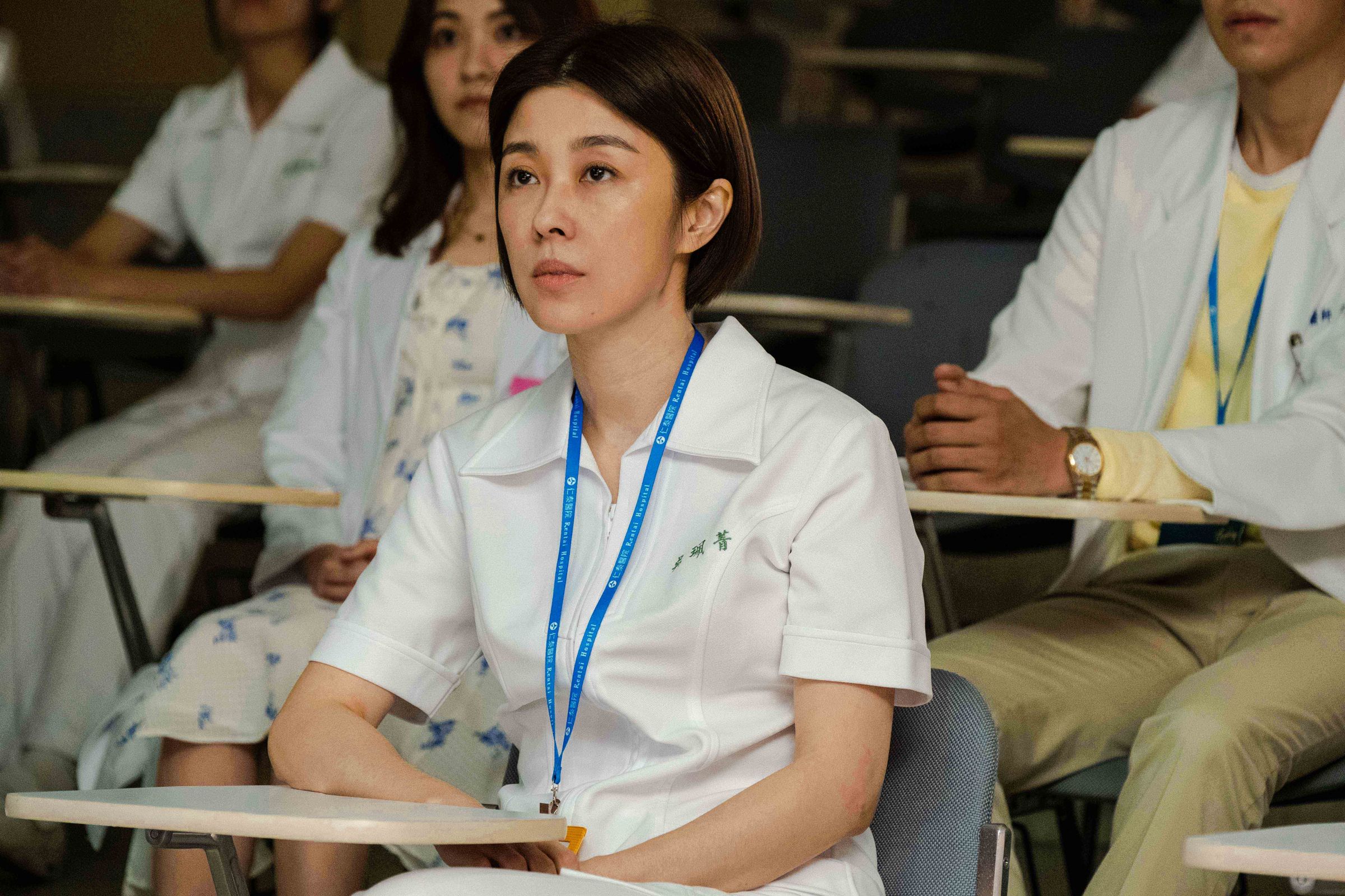 《生命捕手》李維維（中）飾演護理長「吳珮菁」個性直來直往。（東森提供）