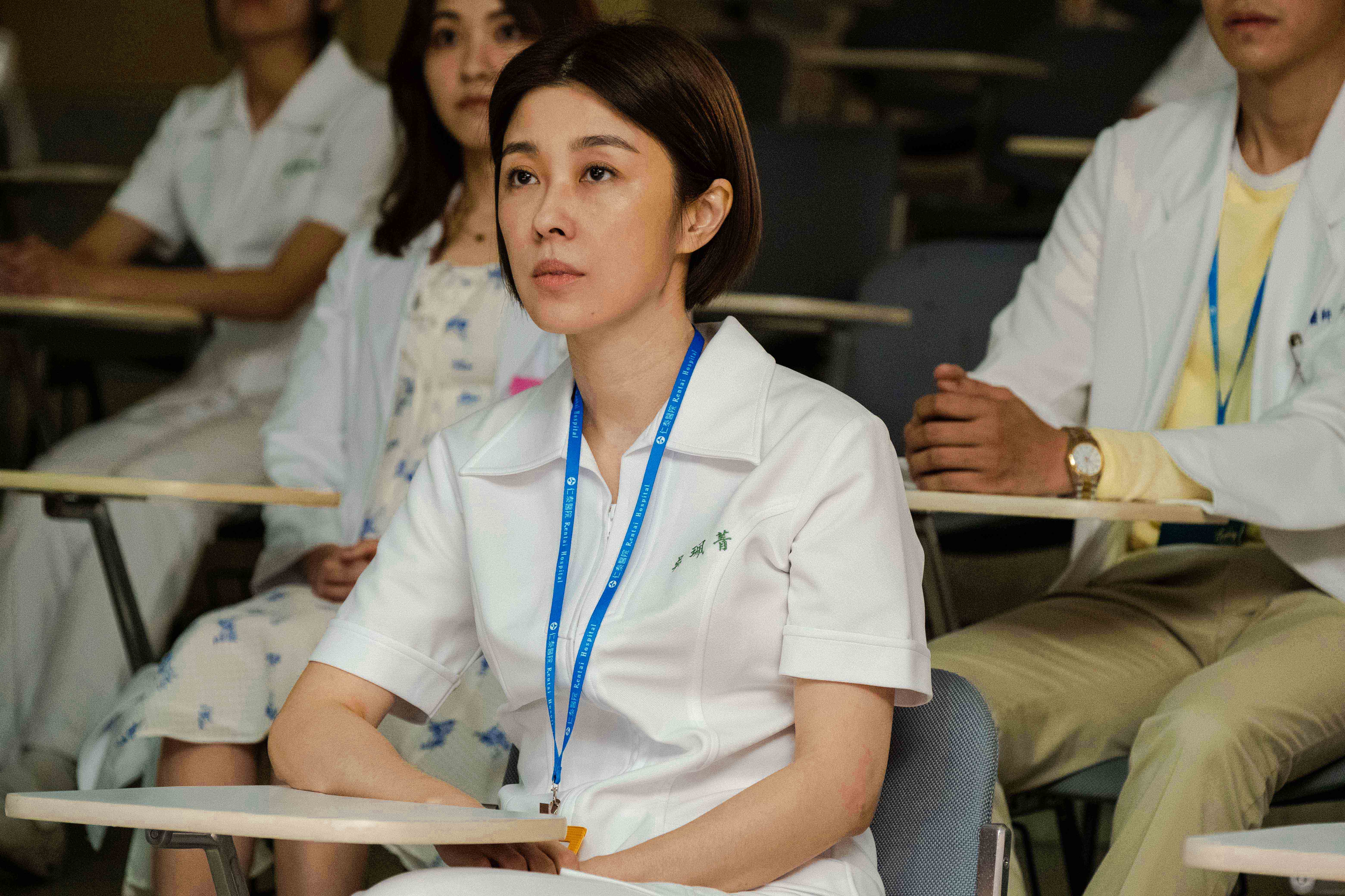 《生命捕手》李維維（中）飾演護理長「吳珮菁」個性直來直往。（東森提供）