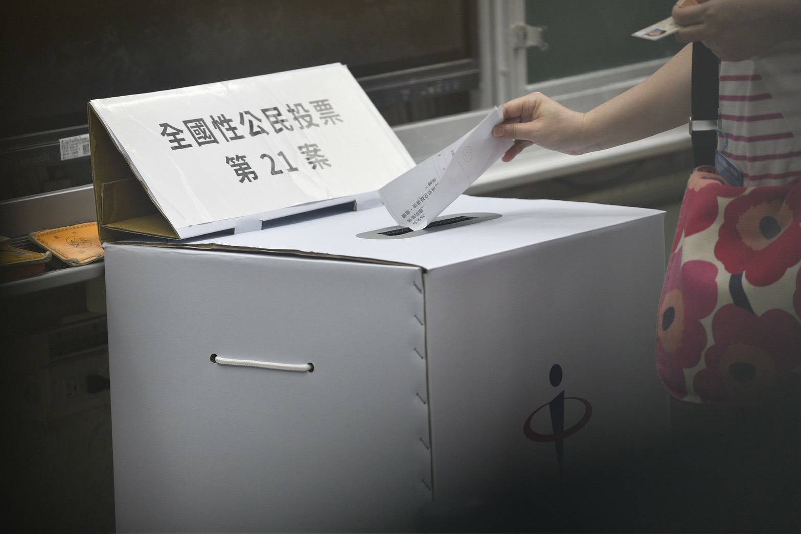 核三公投遇到七月初一鬼門開，各地投票情況冷清，能不能過25%投票率是未知數。（鏡報李智為）