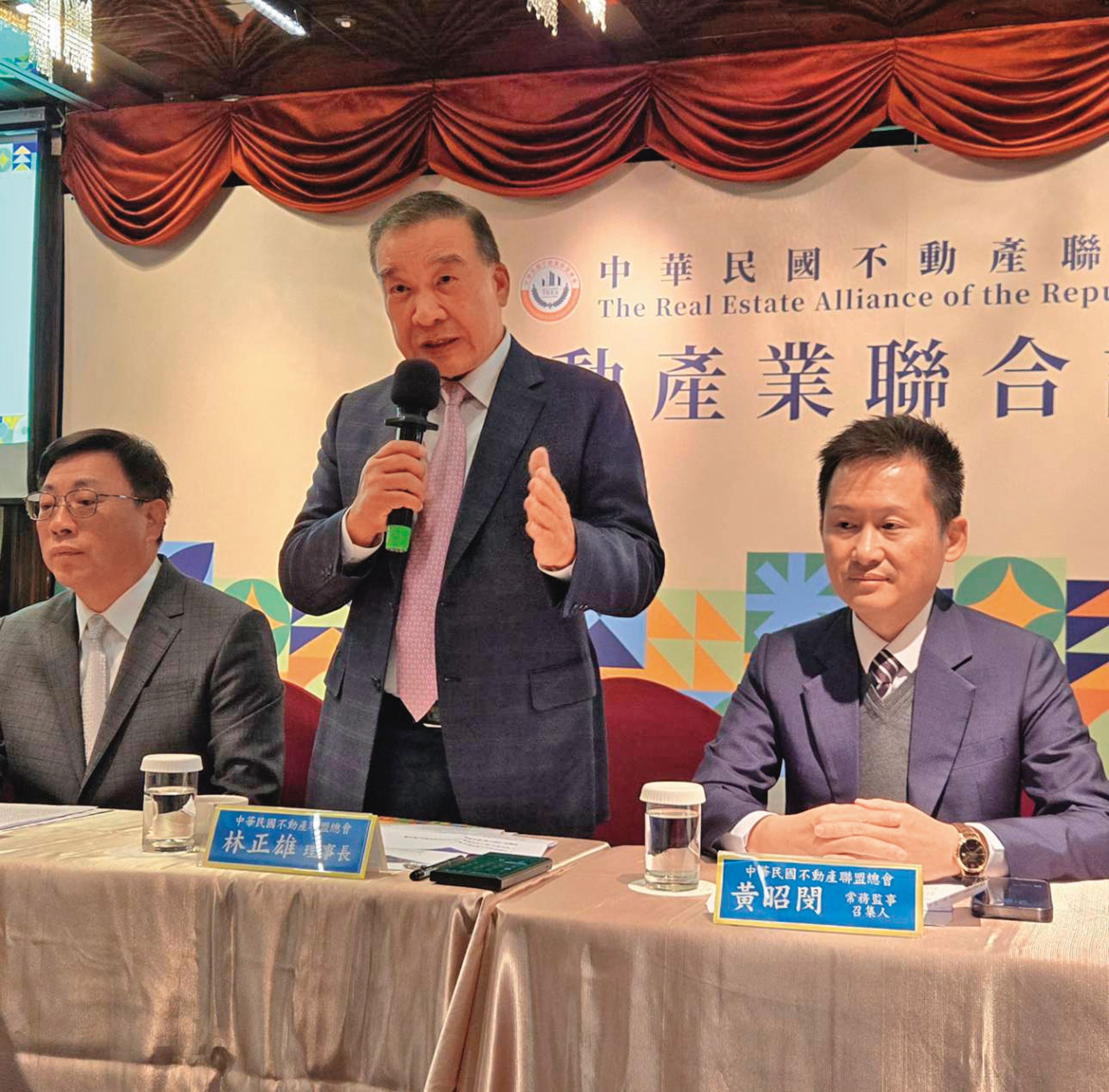 不動產聯盟理事長林正雄(中)預估,今年將有2成仲介店退出市場。(資料照)