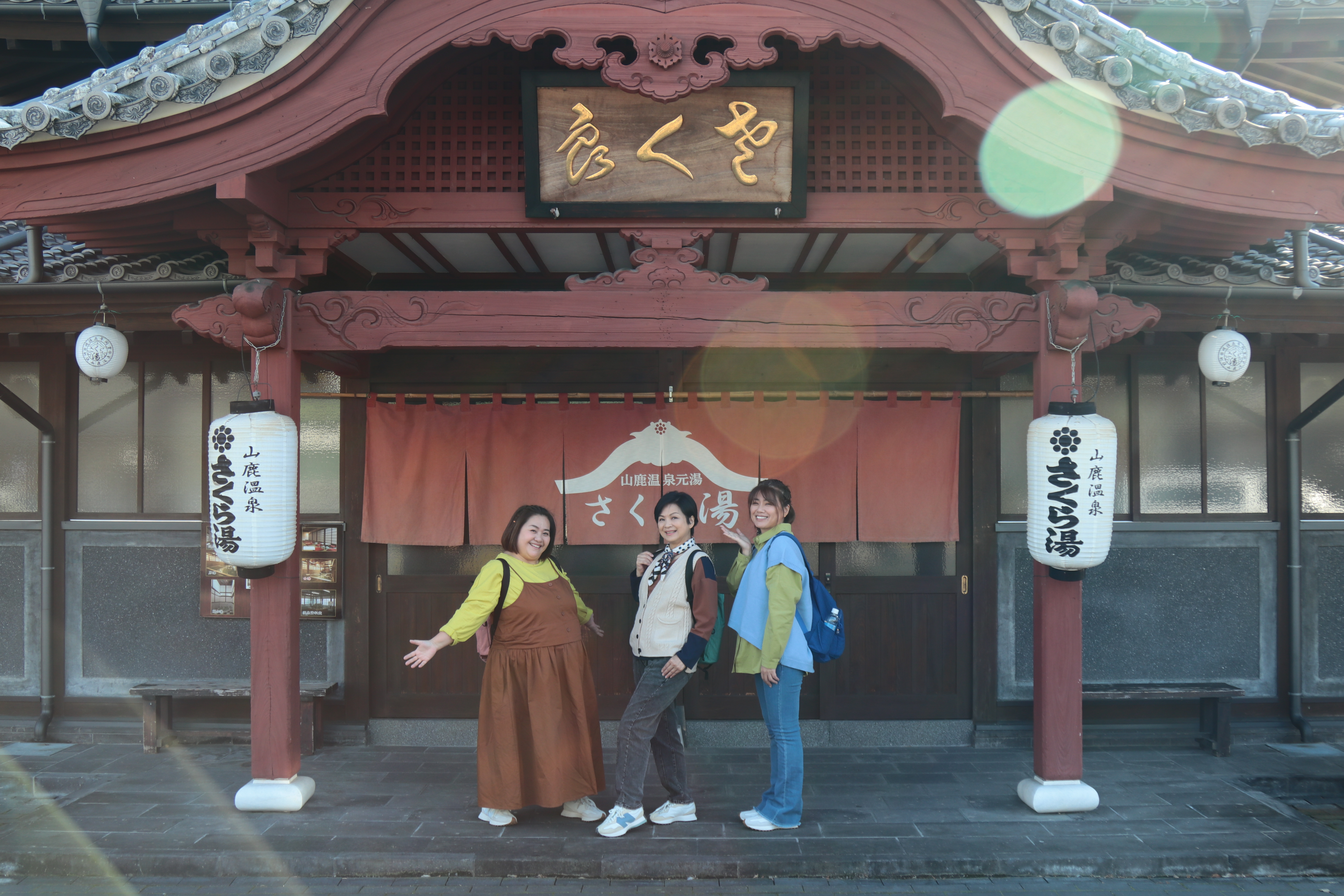 鍾欣凌(左起)、楊貴媚、嚴藝文到熊本出外景。(桂田基金會提供)