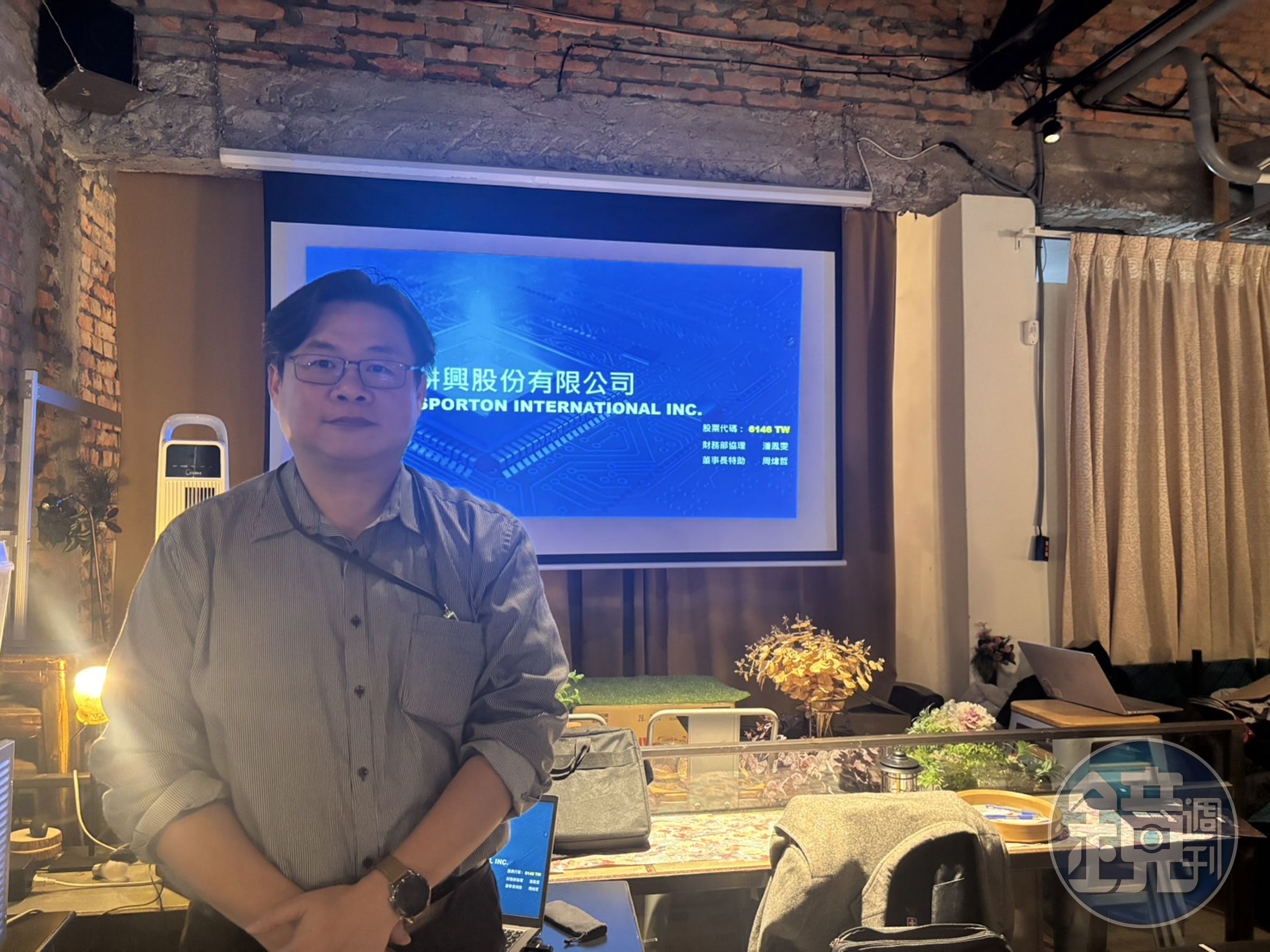 耕興董事長特助周煒哲表示，隨著AI應用越來越廣泛，預期明年具備AI語音助理功能的手機將會越來越多，可望對公司營運帶來正面的助益。