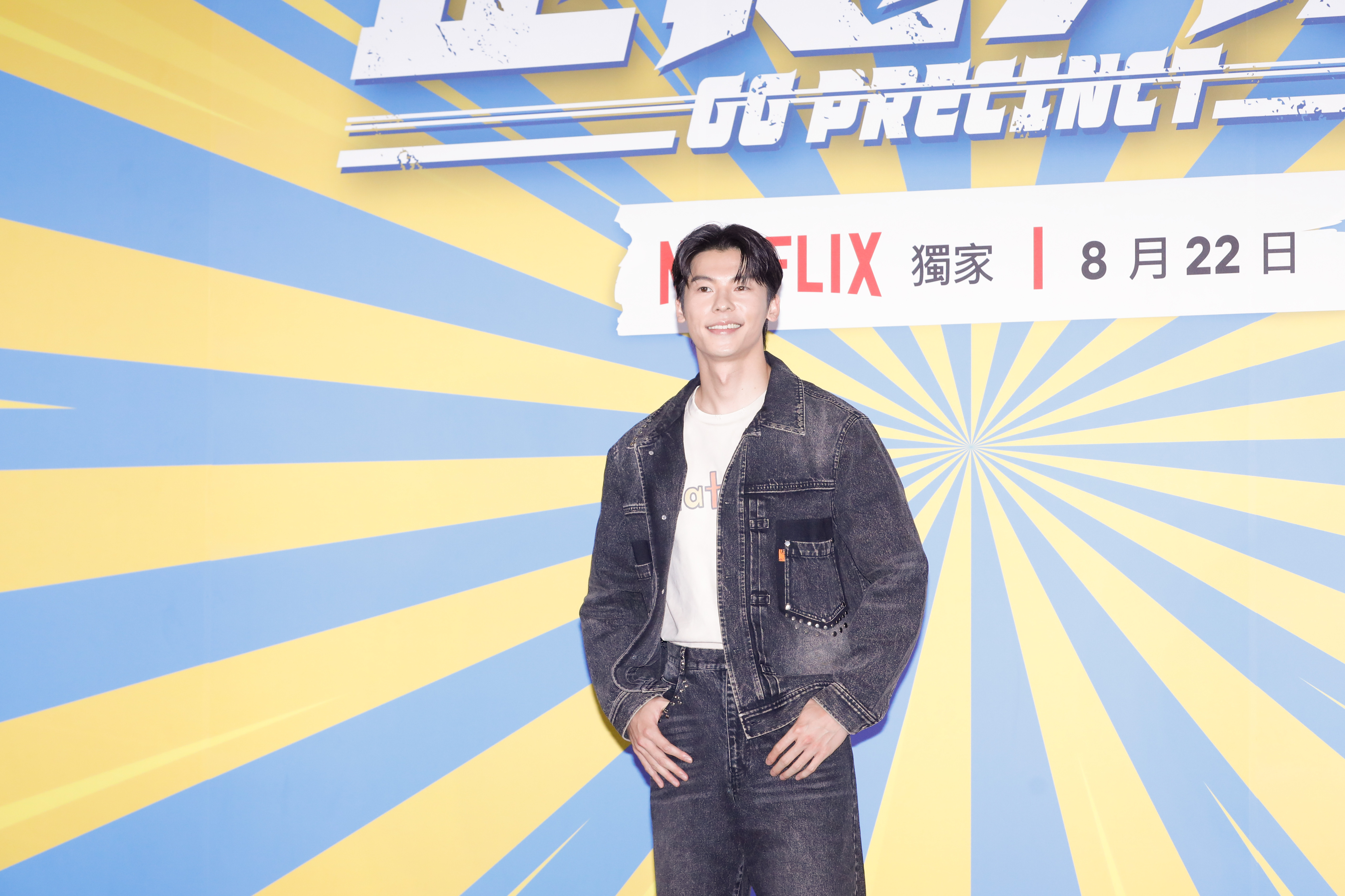 許光漢劇中送上大擁抱，被大鶴讚「可以治百病」。