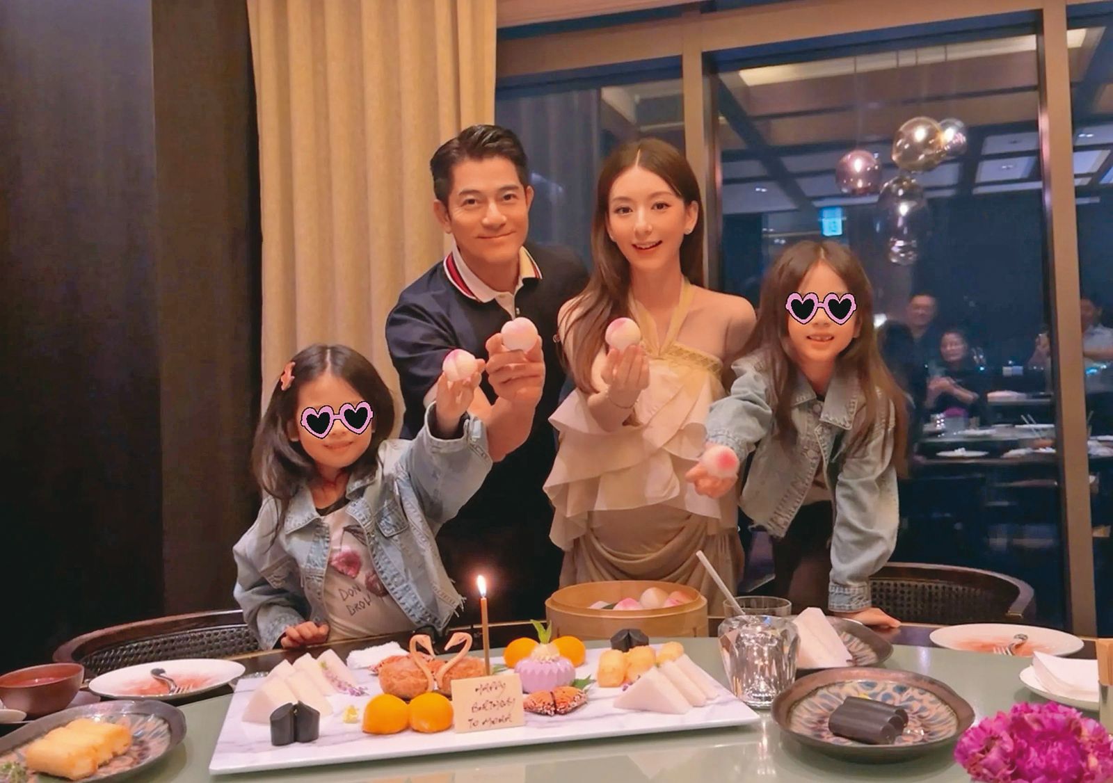 嫩妻方媛去年生下第3胎，外界都以為是兒子，結果還是女兒，已育有2個女兒的郭富城堪稱國民岳父。（翻攝自方媛微博）