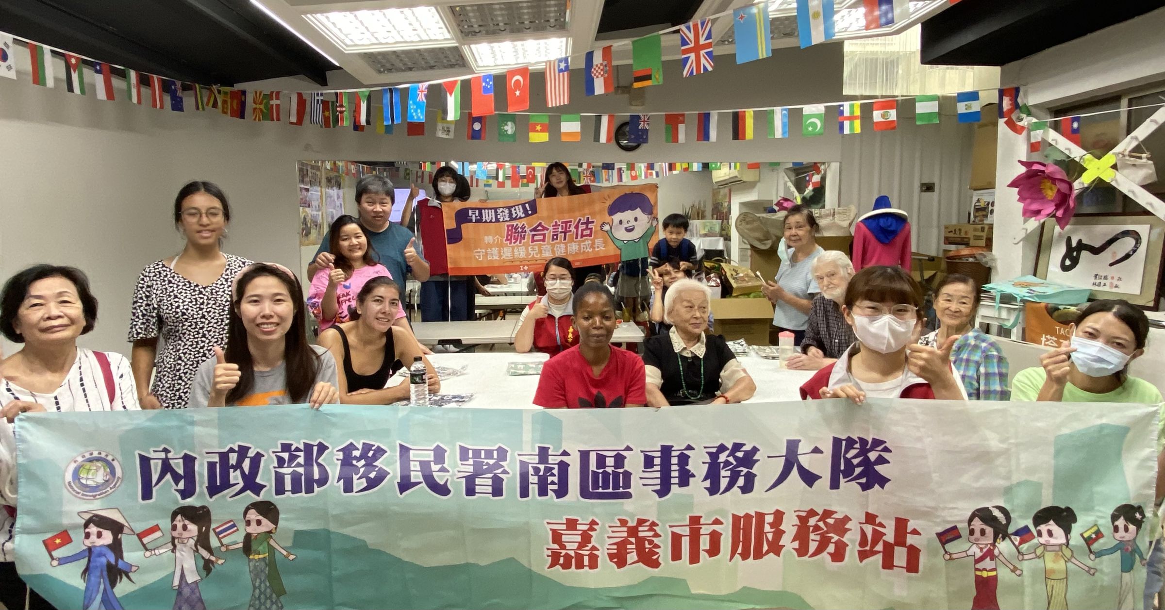 移民署嘉義市服務站辦理家庭教育課程,邀請嘉市衛生局和新住民分享兒童發展篩檢及聯合評估服務。(移民署提供)