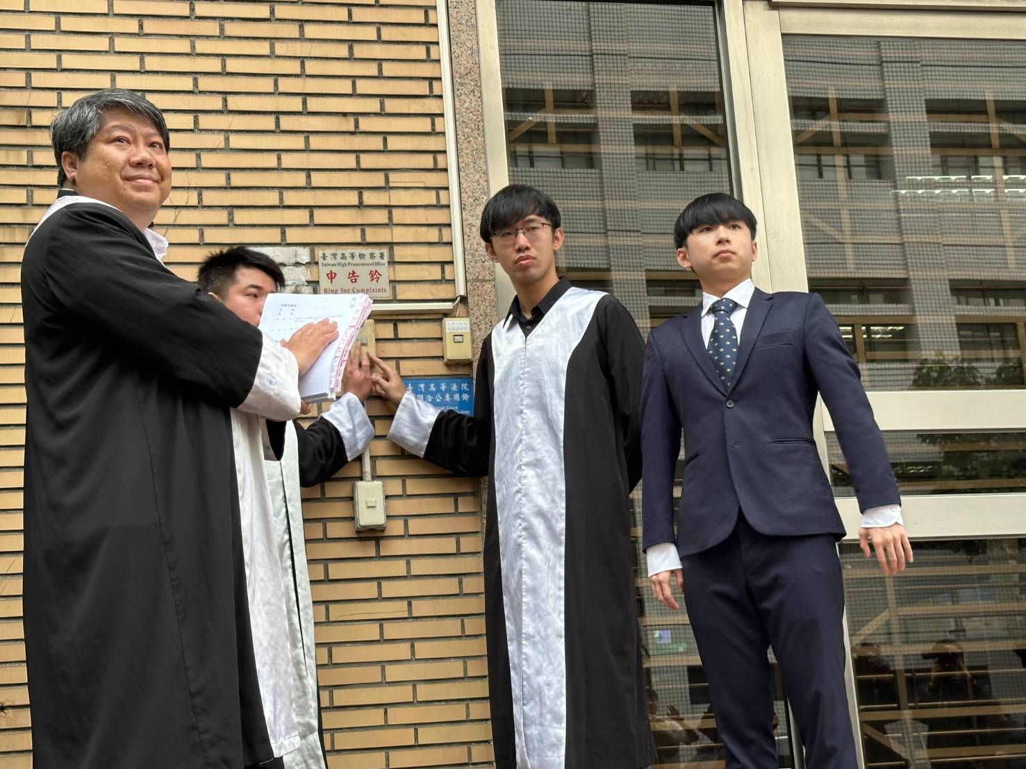 經濟民主連合（經民連）今（3）日赴高檢署告發傅崐萁涉違反外患罪及反滲透法等罪。