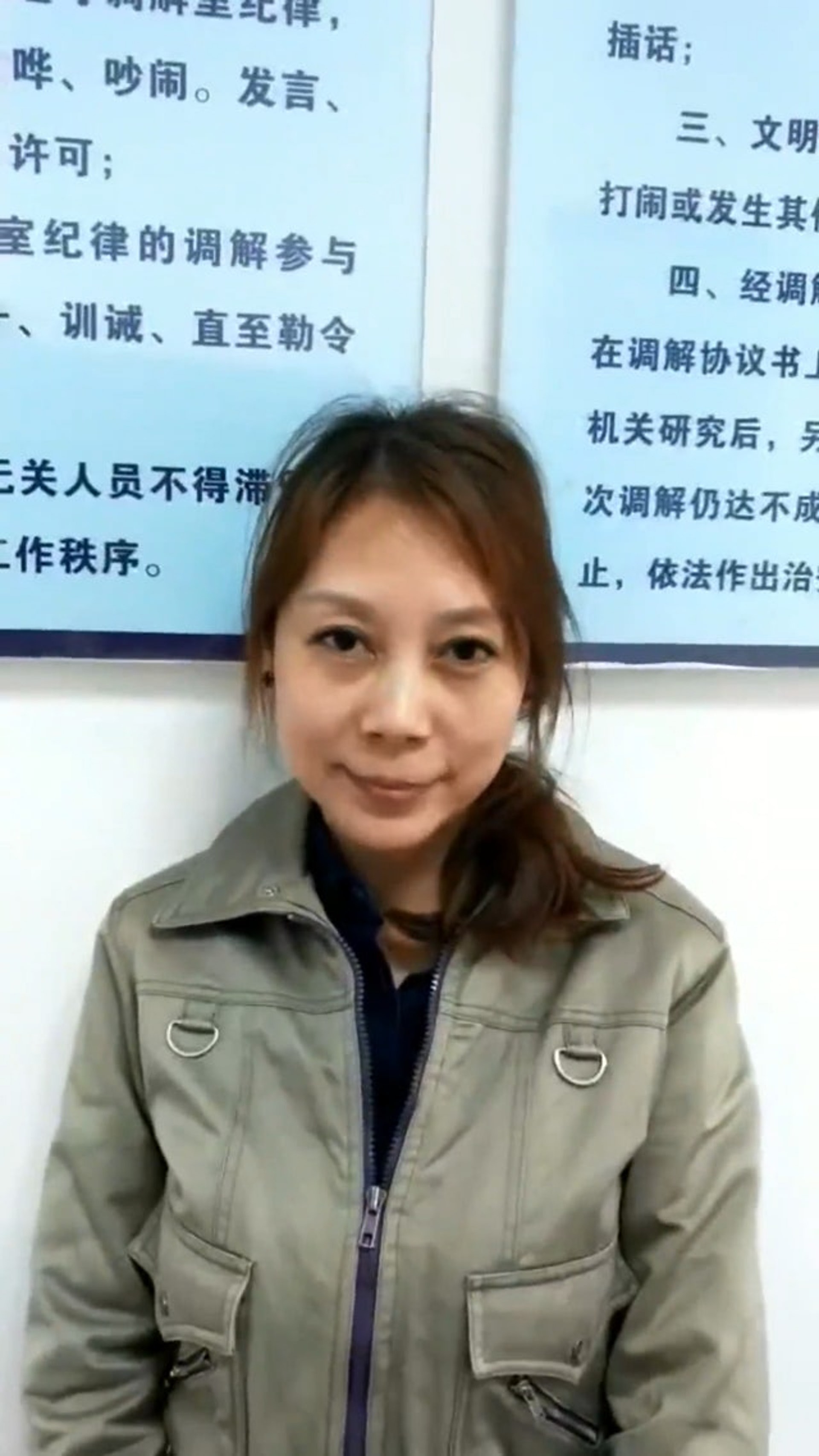 勞榮枝前後殺害7條人命,成為女魔頭,之後更潛逃20年,於2019年11月遭捕。(翻自微博)