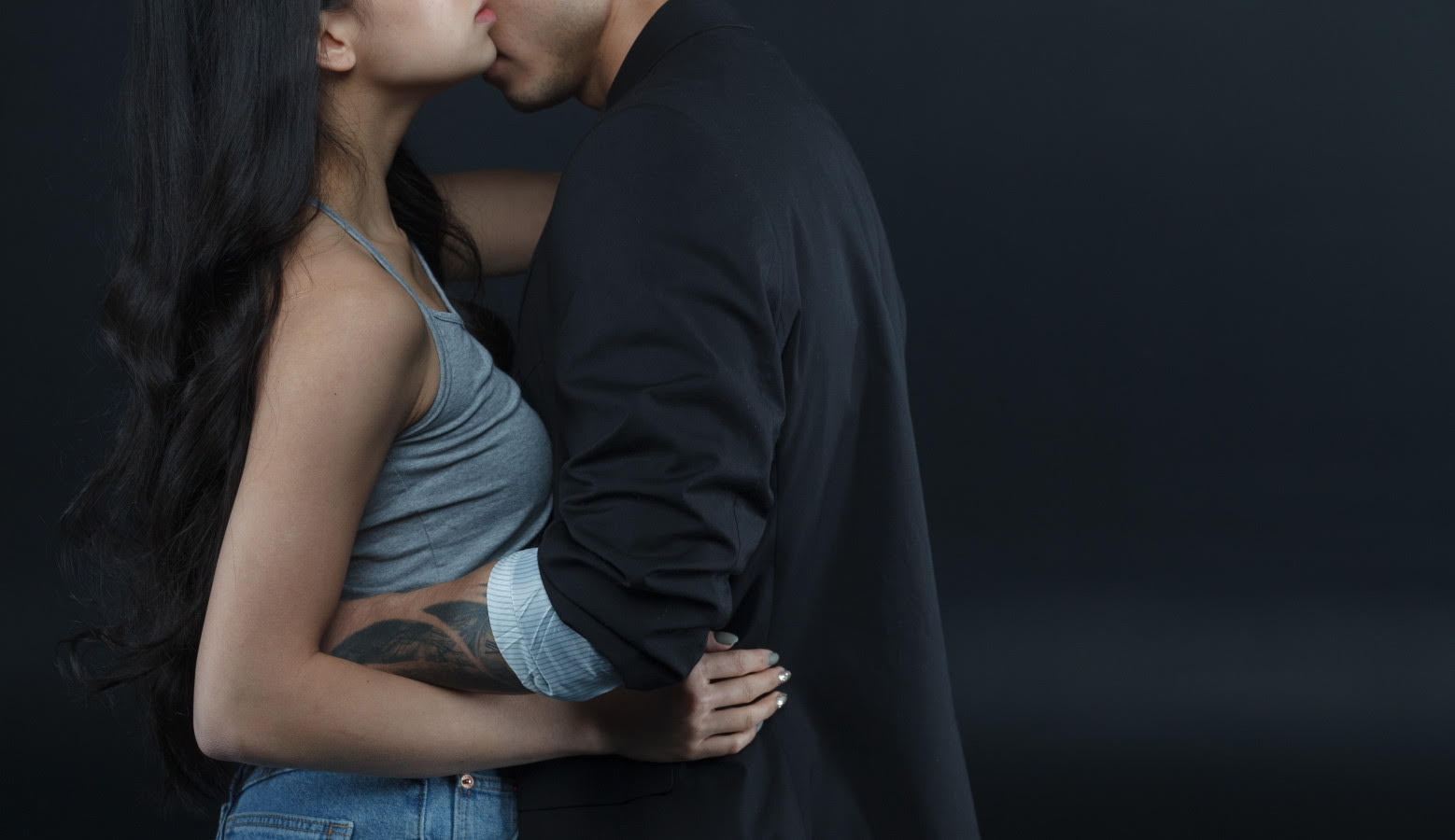 一名人夫偷吃女會計，對小三甜言蜜語要當寵妻魔人。（示意圖，Pixabay）