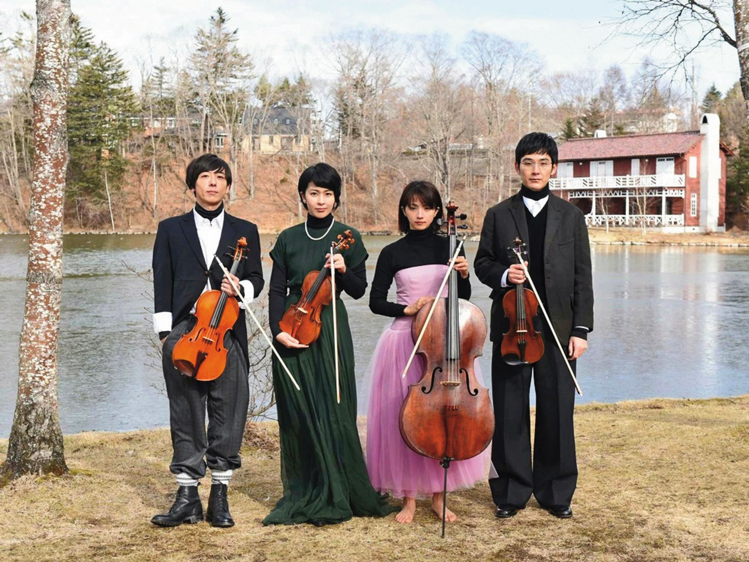 《四重奏》由高橋一生（左起）與松隆子、滿島光、松田龍平等人合作，為知名編劇坂元裕二的作品。