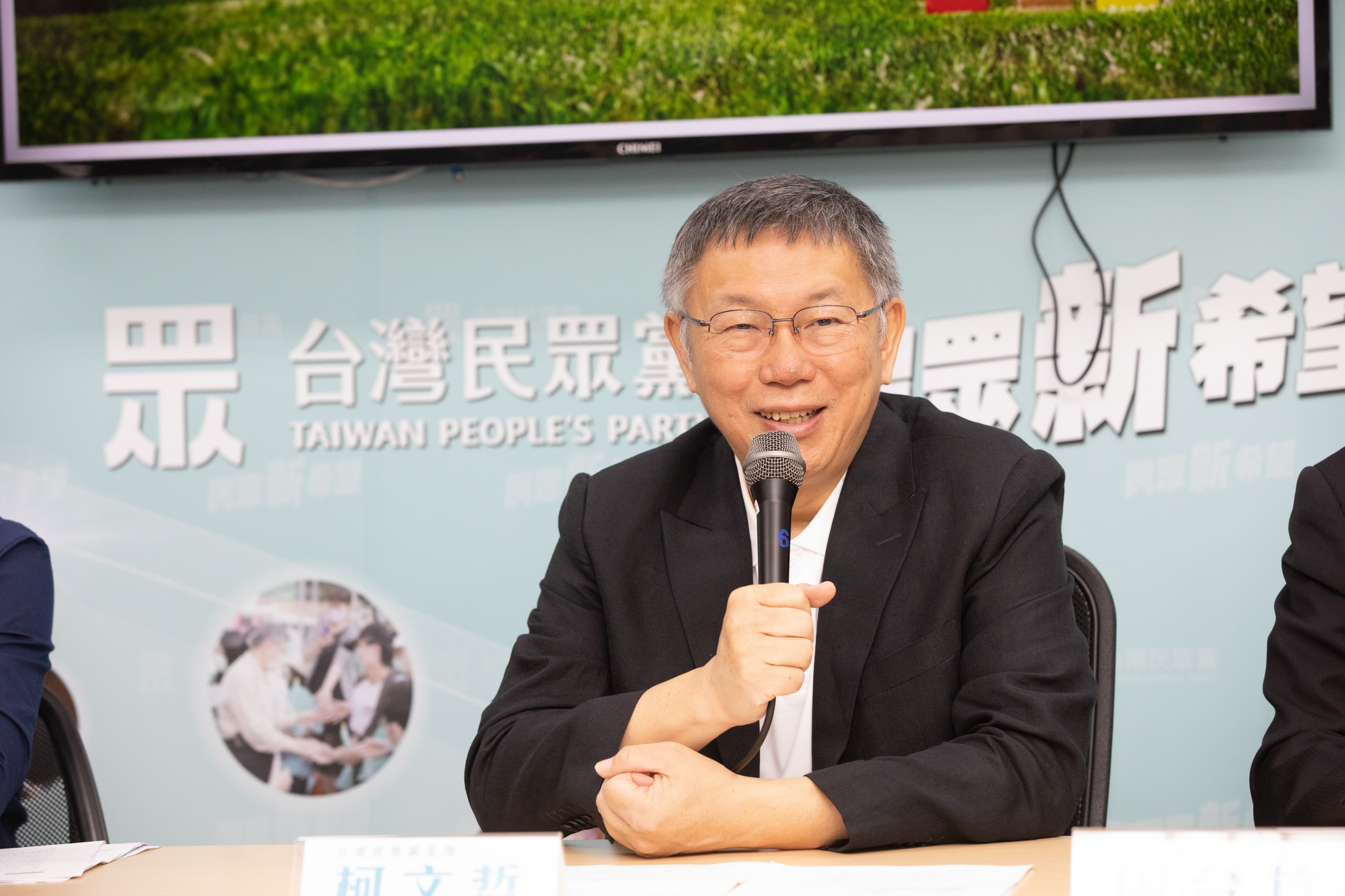 民眾黨總統候選人柯文哲的支持者，搶下開票之夜賴清德競總前的北平東路路權，遭北市府駁回。（本刊資料照）