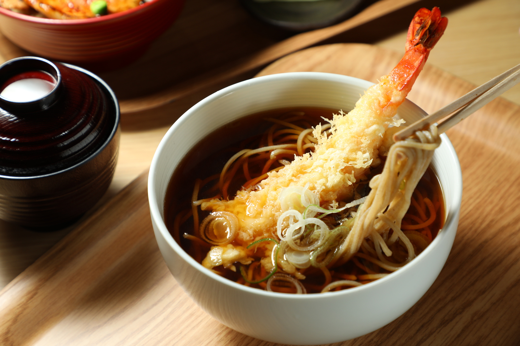 炸蝦蕎麥麵也相當美味。（1,210日圓／份，約NT$249）