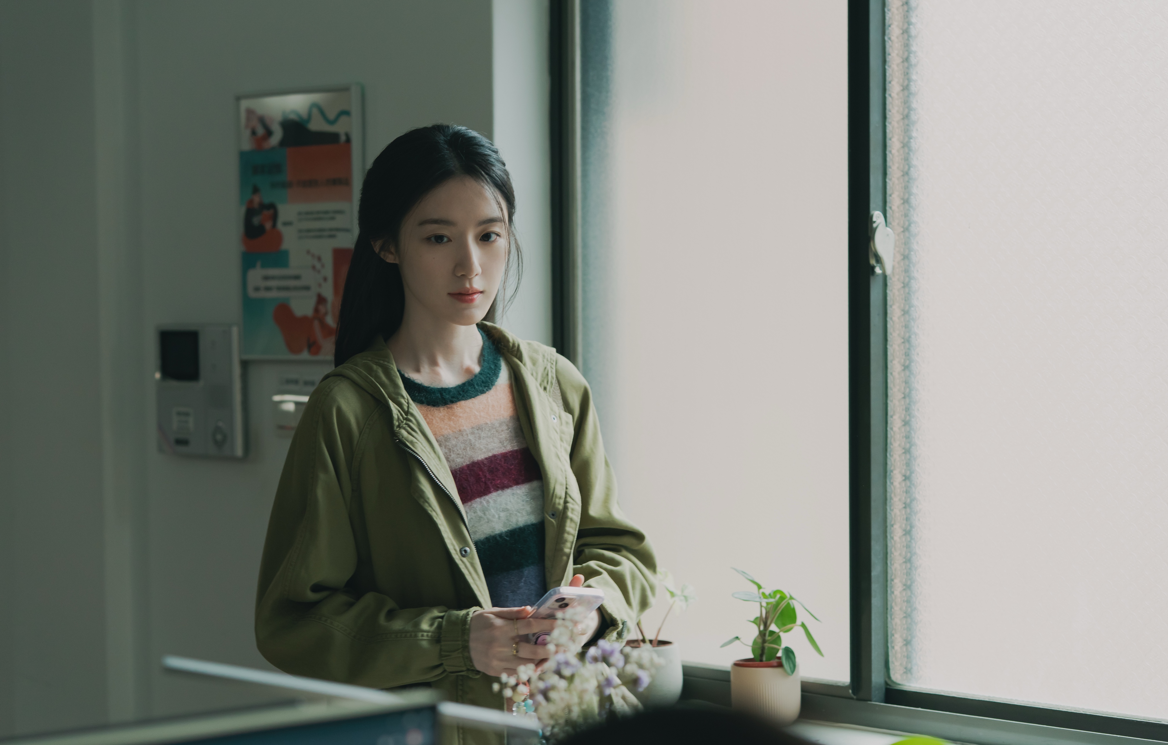 舒華長期在韓國發展,這次首度以演員身分重返深耕多年的韓國,感到既熟悉又陌生。(水花電影提供)