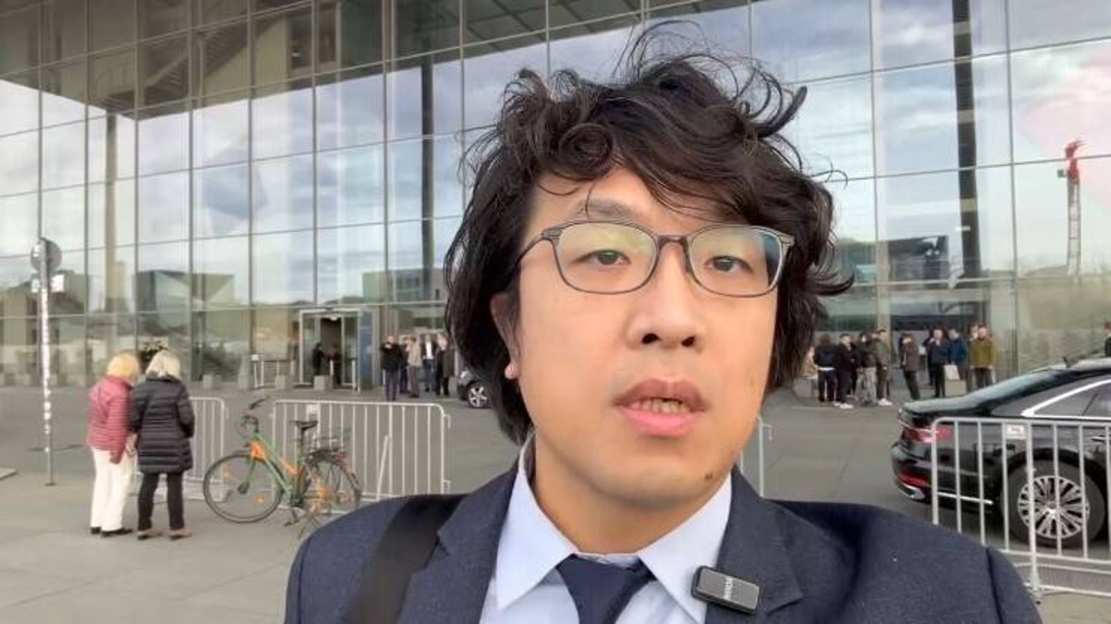 不畏中共威脅全球追捕　沈伯洋現身柏林：勇敢台灣人不退縮