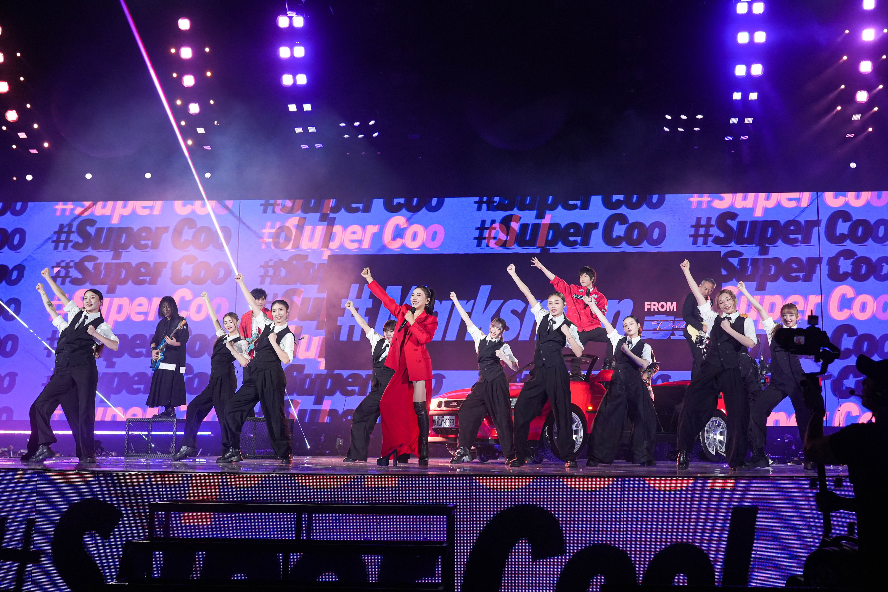 丁噹是今晚嘉賓，演唱華語組曲，率領眾人大跳「射手舞」。（相信音樂提供）