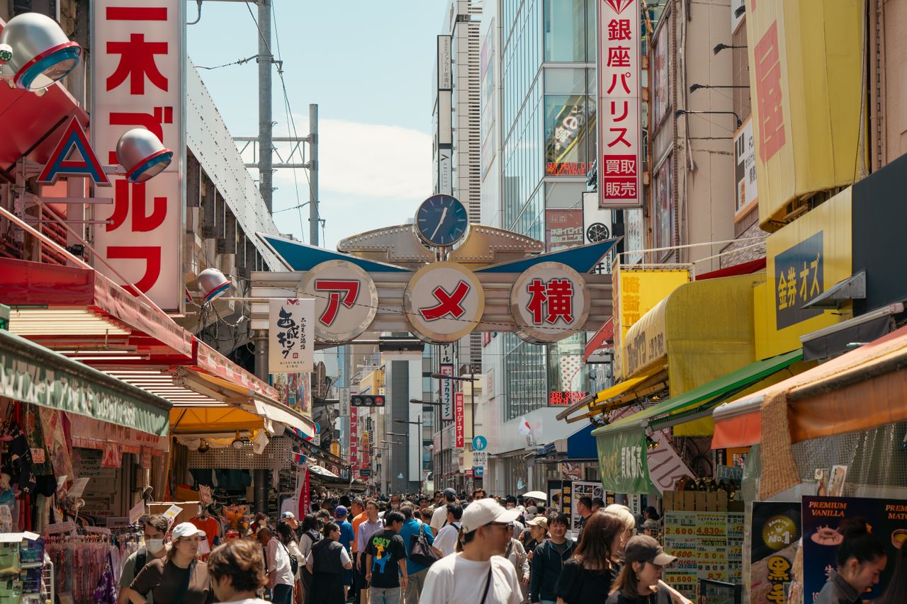 為了對抗熱門景區的「觀光公害」,7/1起日本入境簽證費調漲5倍、離境稅調漲3倍。(示意圖,Pexels)