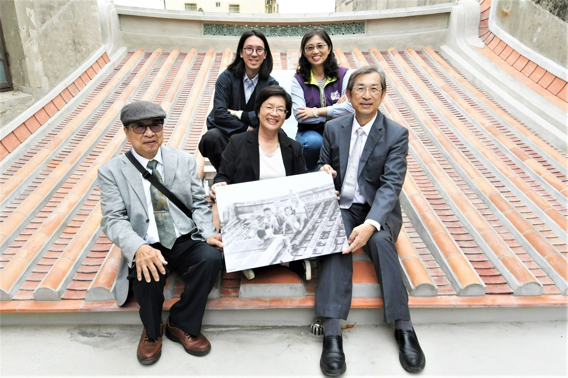 縣長王惠美與團隊走進修復完成的長源醫院,見證百年醫療場域再生。(圖/彰化縣政府提供)