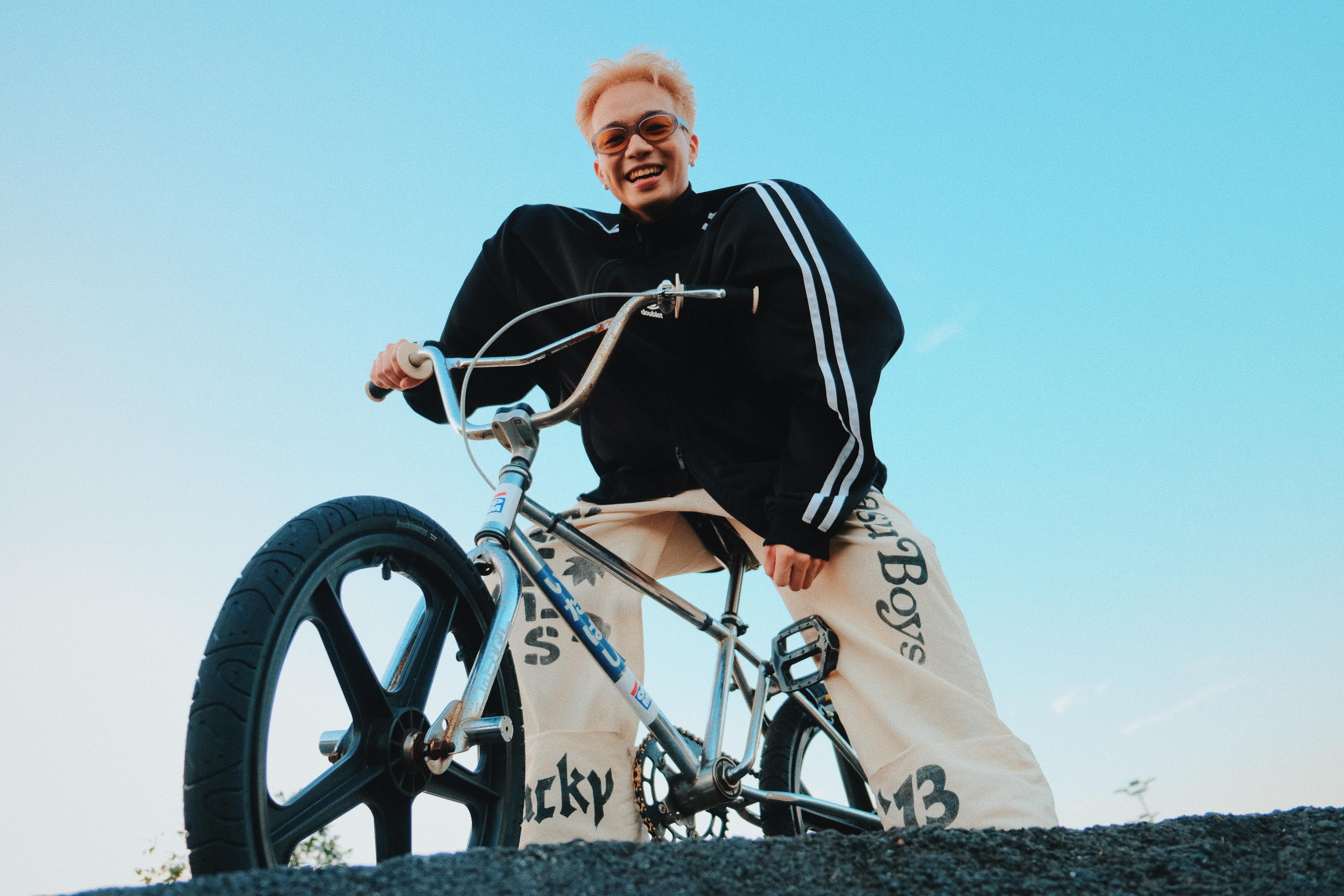 黃號推出第14首作品〈Fxxk you〉。