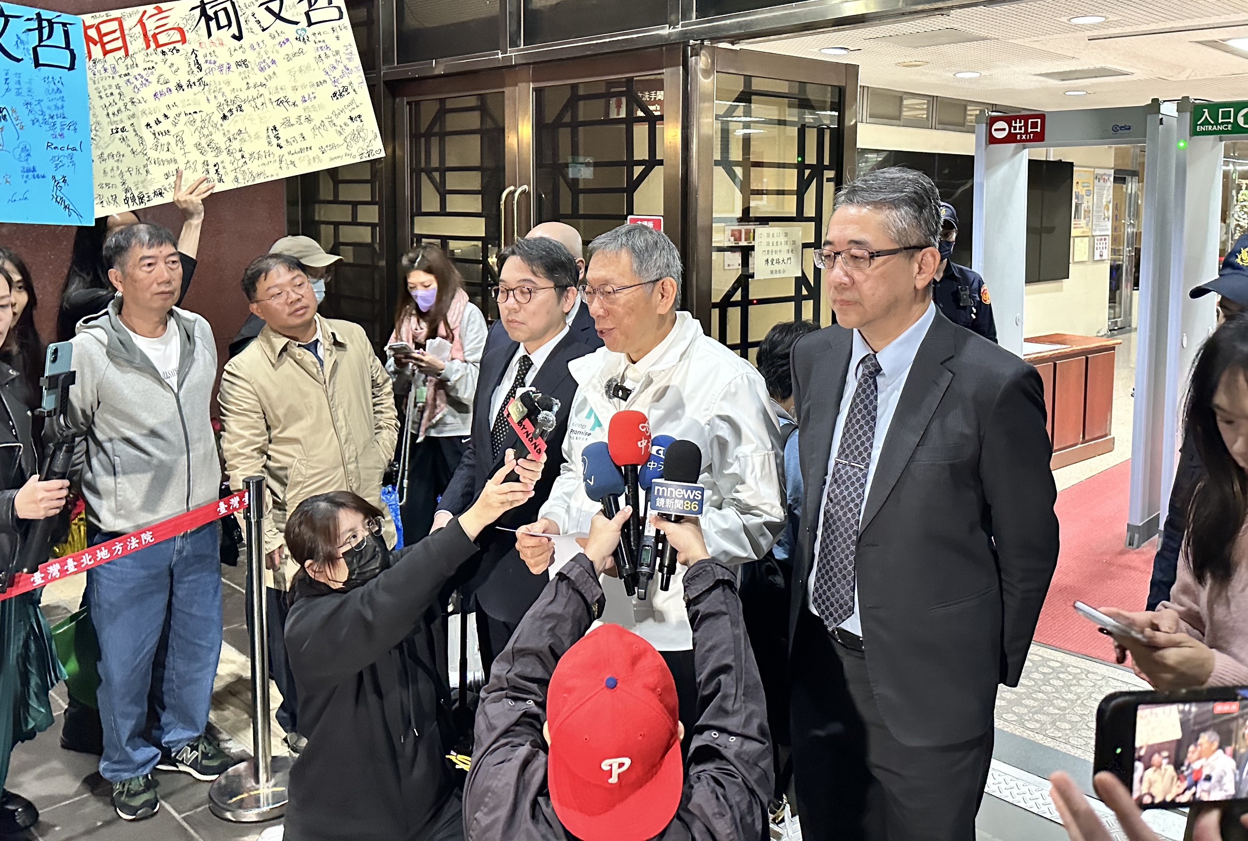 民眾黨前主席柯文哲一審由鄭深元、陸正義及蕭奕弘律師辯護,重判17年後已委任新律師。(本刊資料照片)