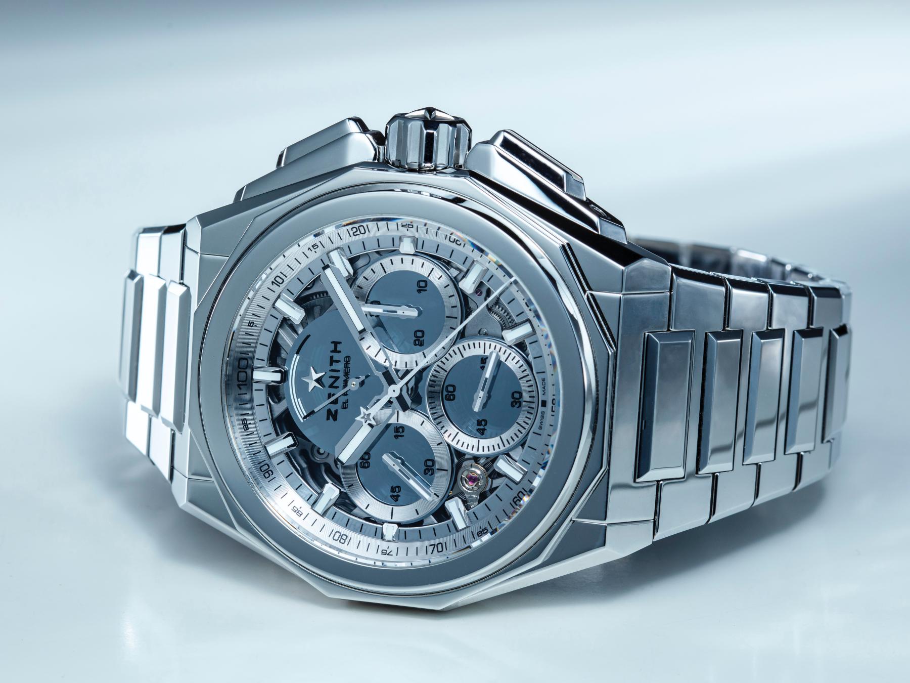 ZENITH真力時發表全新的Defy Extreme Mirror「鏡面迷彩」錶款,在其錶殼、面盤、計時按把、精鋼鍊帶的所有零部件之上,全都施以「鏡像迷彩」(mirroring camouflage)的拋光鏡面打磨,而成為一款終極版的超現代迷彩腕錶。定價約NT$871,400。