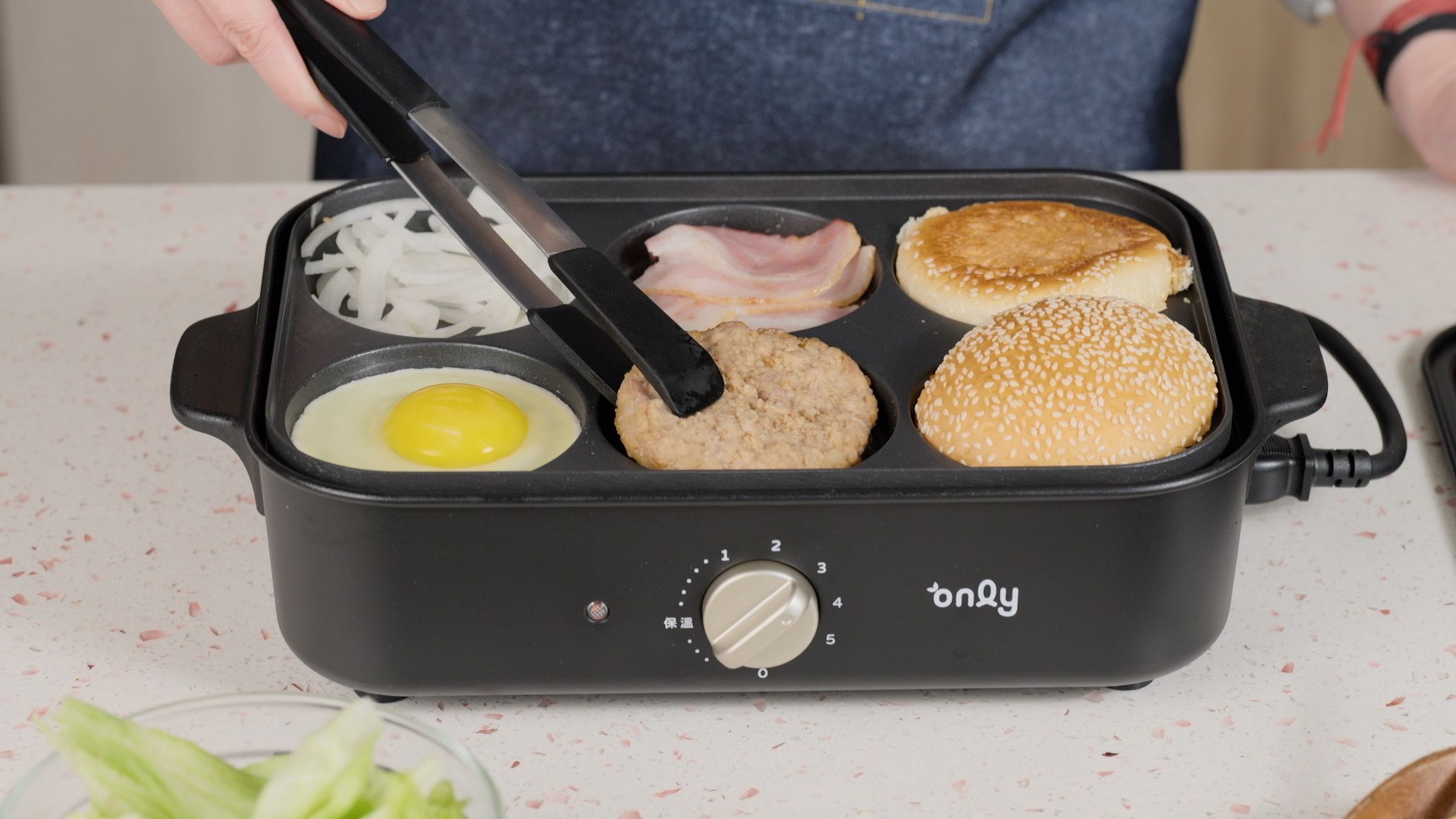 有了only S6超級鍋你就是最強早餐效率王!漢堡、肉排、嫩蛋同步完成烹調,分區料理讓下廚從此告別手忙腳亂 。