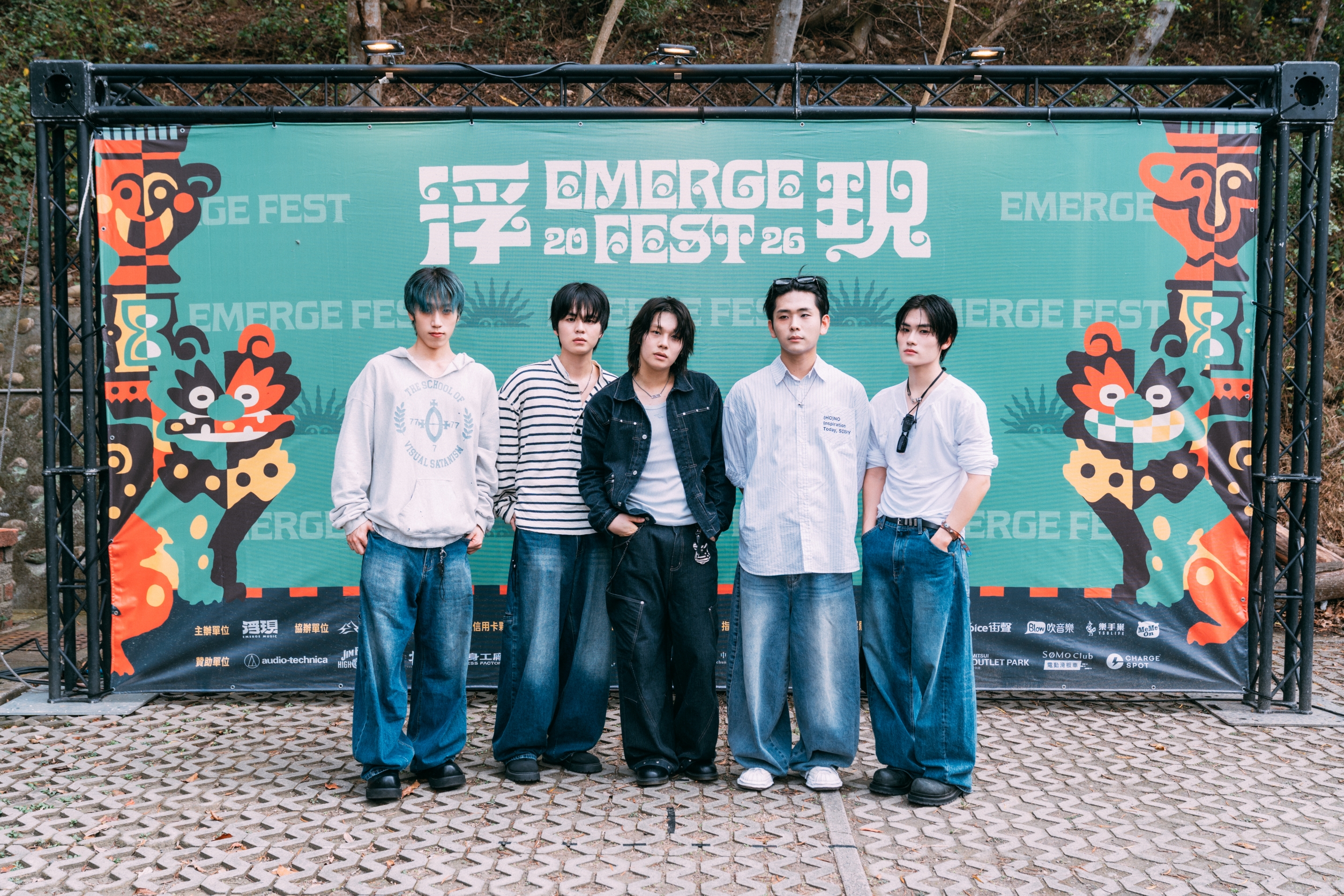 韓國新生代樂團can’t be blue今(1日)為浮現祭獻出台灣音樂節首秀,左起吉他手金采泫、鍵盤手權多泫、主唱李度勳、鼓手金大勳與貝斯手李輝元。(浮現祭提供)