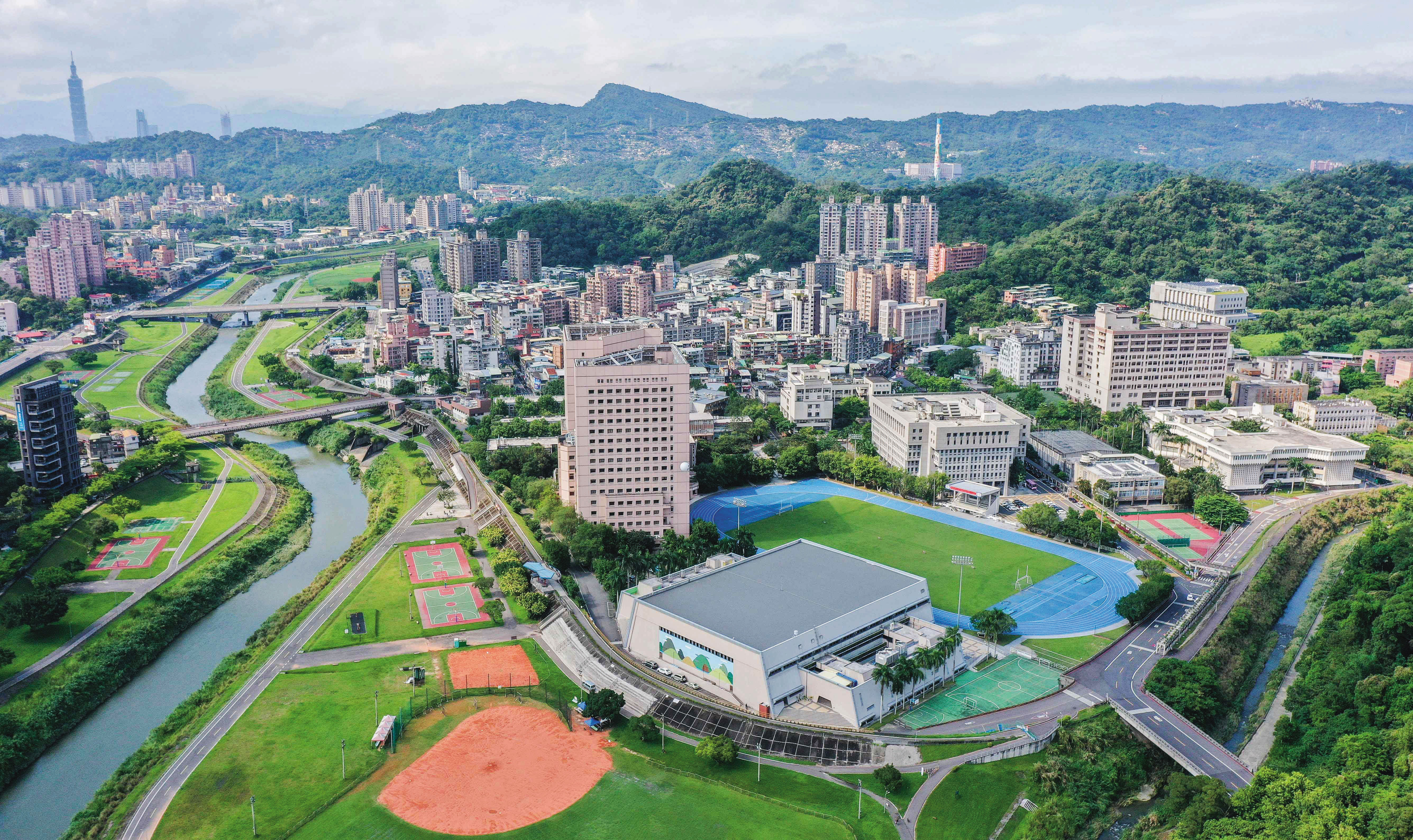 政大生活圈房價較溫吞，文教氣息濃厚，適合自住民眾。（翻攝政治大學官網）