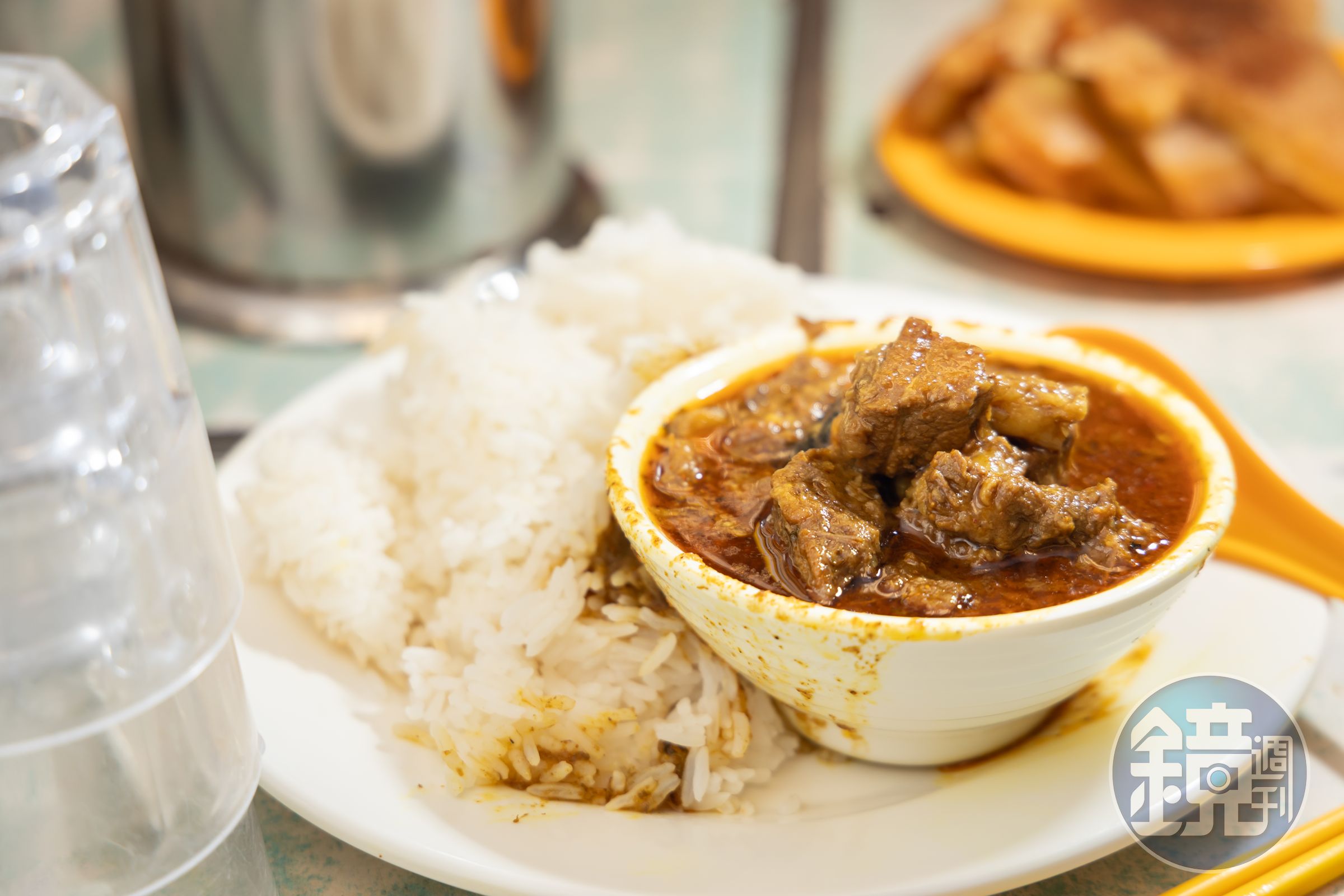 「咖哩牛飯」的肉質軟嫩，隨著祕製香料咖哩醬汁一同在嘴裡散開。（港幣58元／份）