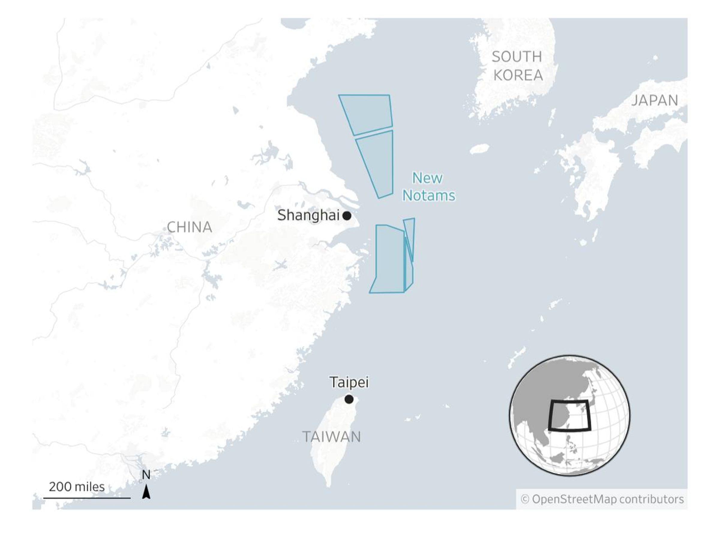 中國劃設多處空域警告區，橫跨黃海至東海、鄰近日韓海域，分布沿第一島鏈展開。此次限制長達40天，且高度涵蓋自地面至無上限，引發戰略意圖解讀。（華爾街日報）