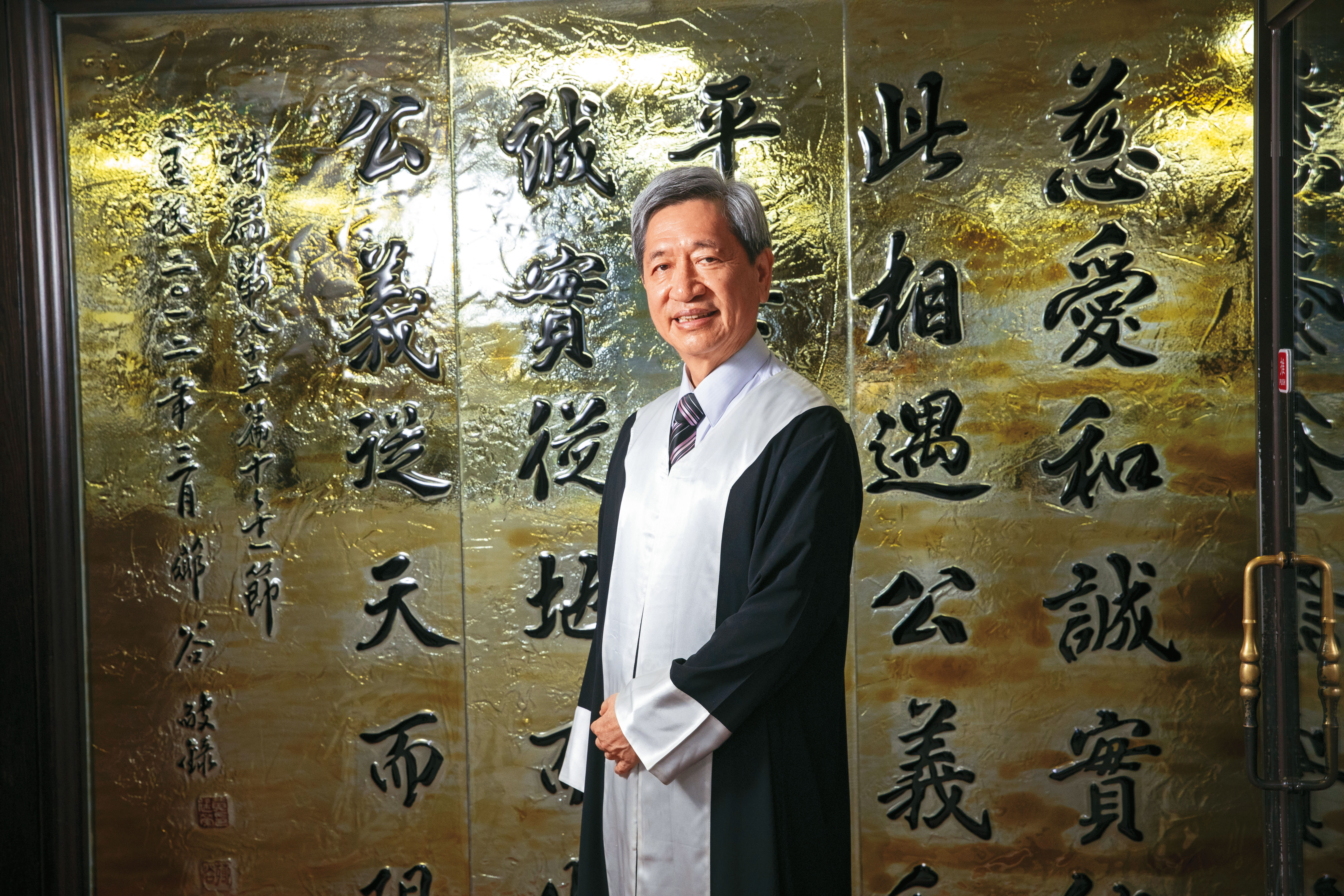 律師林永頌感慨,台灣生育率低,小晴與阿豪生了3個小孩,對社會有其貢獻,可惜社會支持體系並不夠。