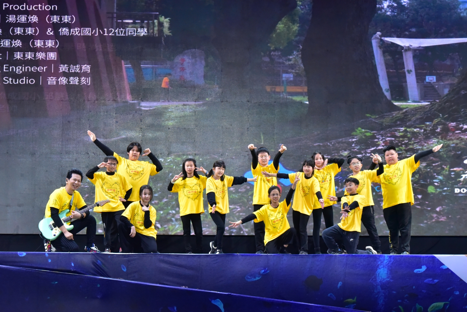 客家親子劇《燈怪》今(12日)起將在苗栗竹南國中海口分校預定地連演三日。(紙風車劇團提供)