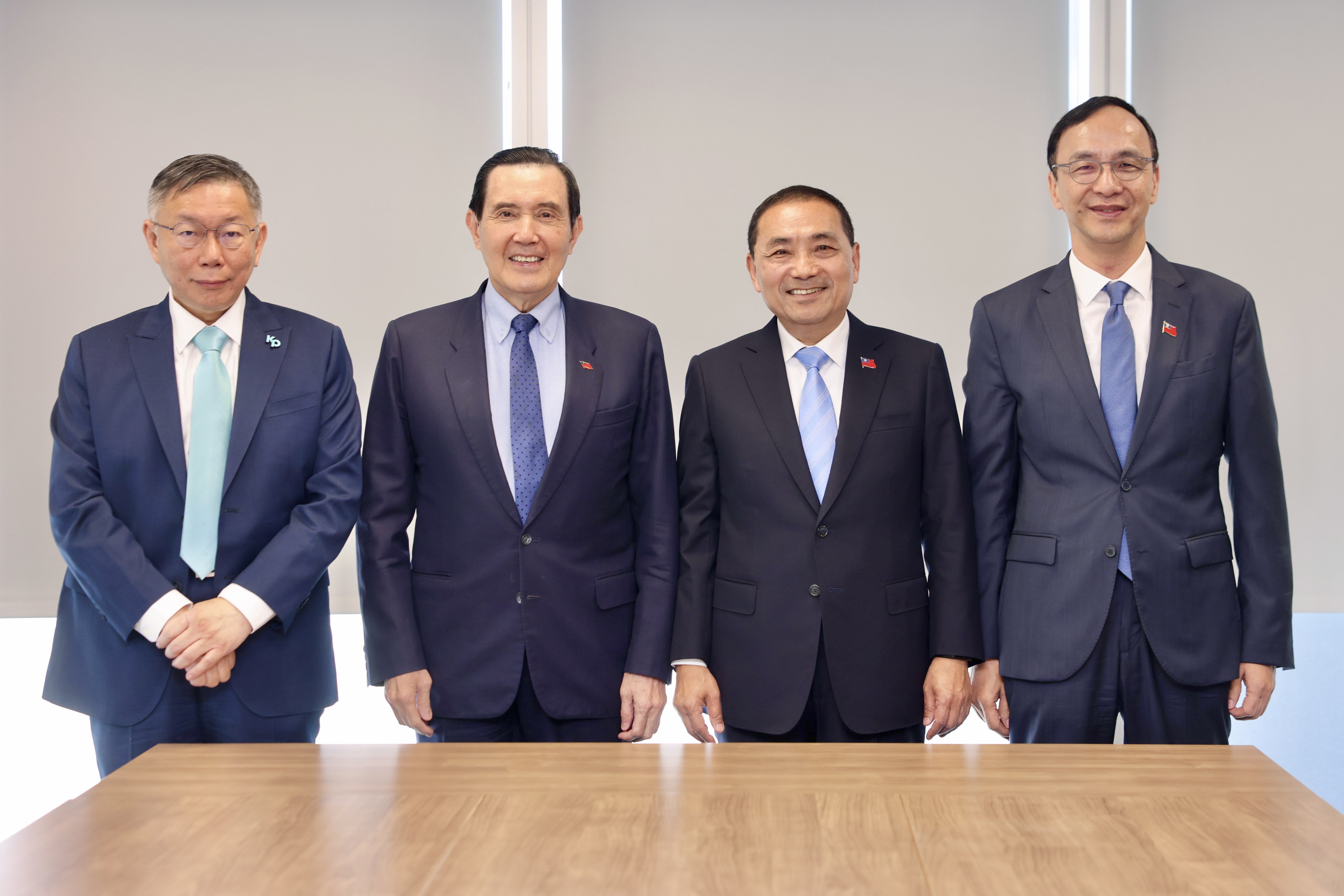 柯文哲稱，自己作為228家屬當然不喜歡國民黨，但也難過民進黨墮落得這麼快。