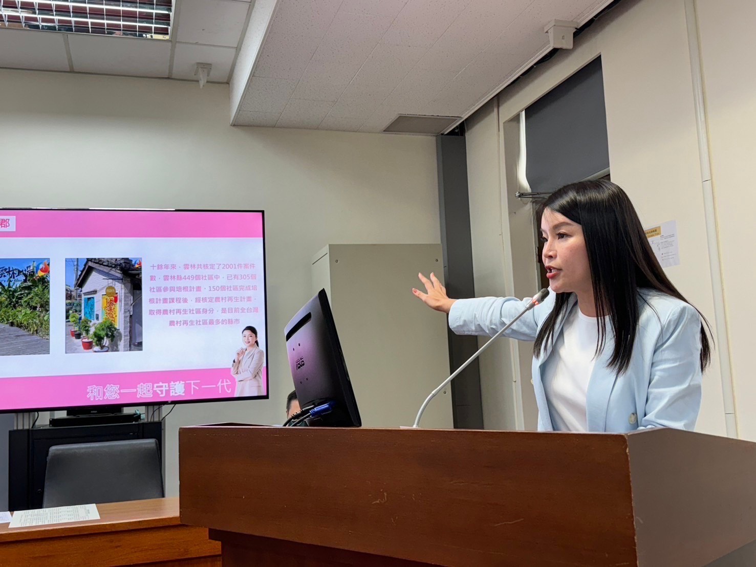 國民黨立委張嘉郡今建議農業部,延續養豬百億基金計畫。(張嘉郡國會辦公室提供)