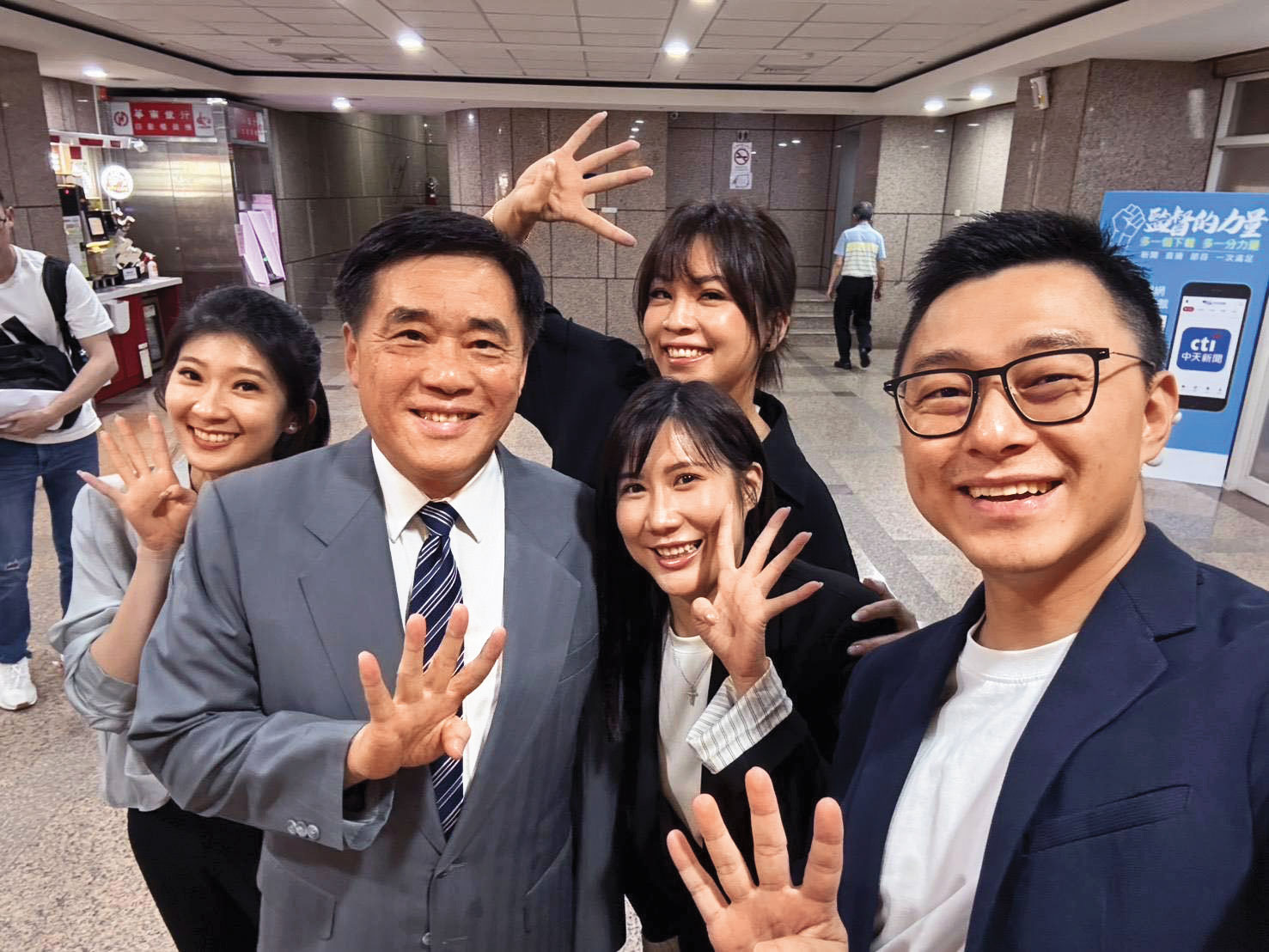 藍掀世代交替話題,郝龍斌定義為「跨世代合作」,不該淪鬥爭工具。(翻攝柳采葳臉書)