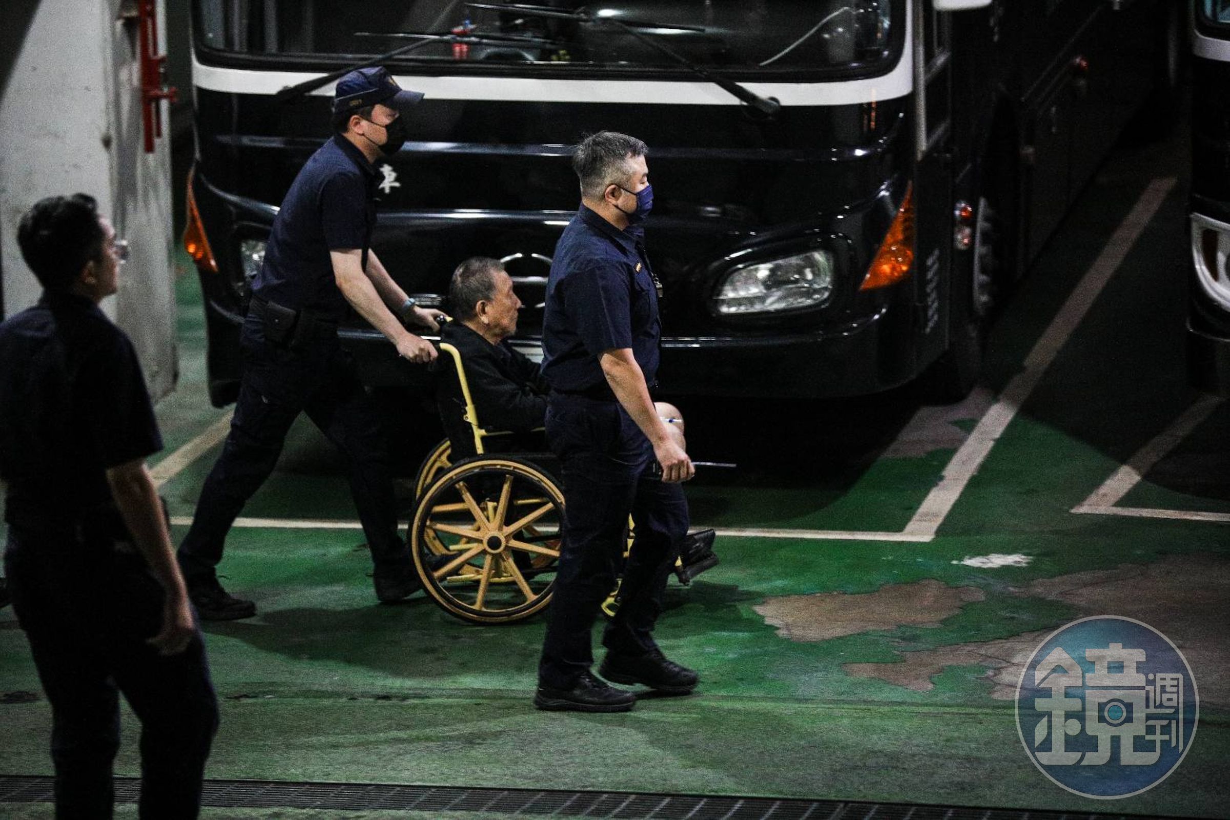 威京集團主席沈慶京延長羈押庭晚點6時許結束，預定10月29日前裁定。