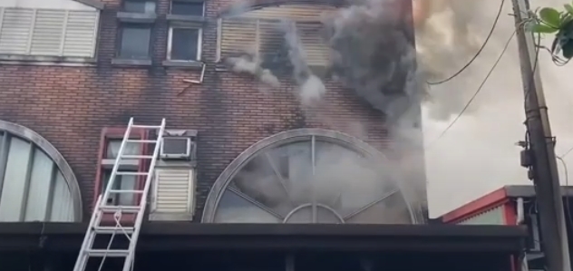 宜蘭蘇澳透天厝大火。（翻攝畫面）